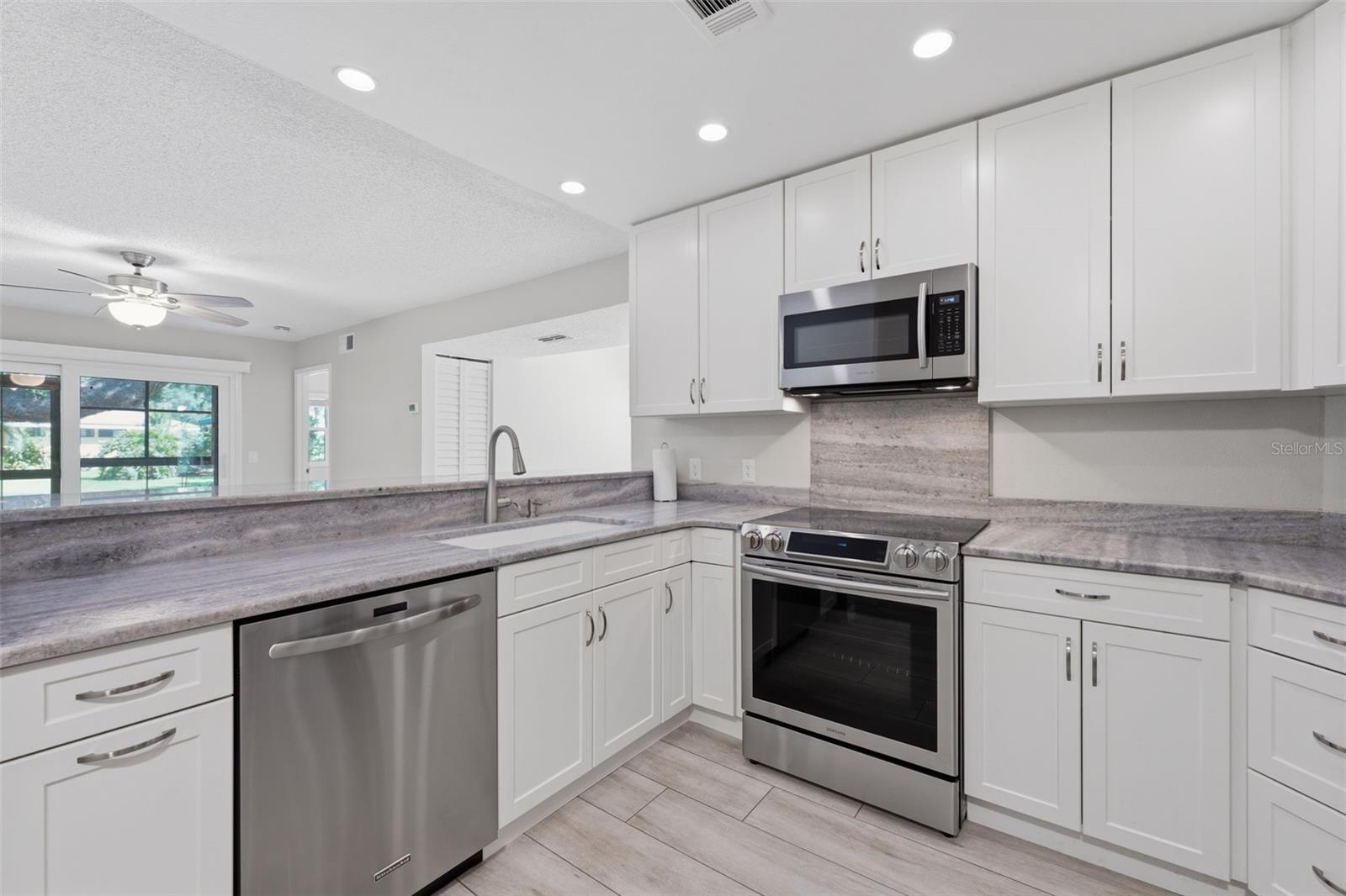 Image 6 of 52 For 3001 58th Avenue S 1015