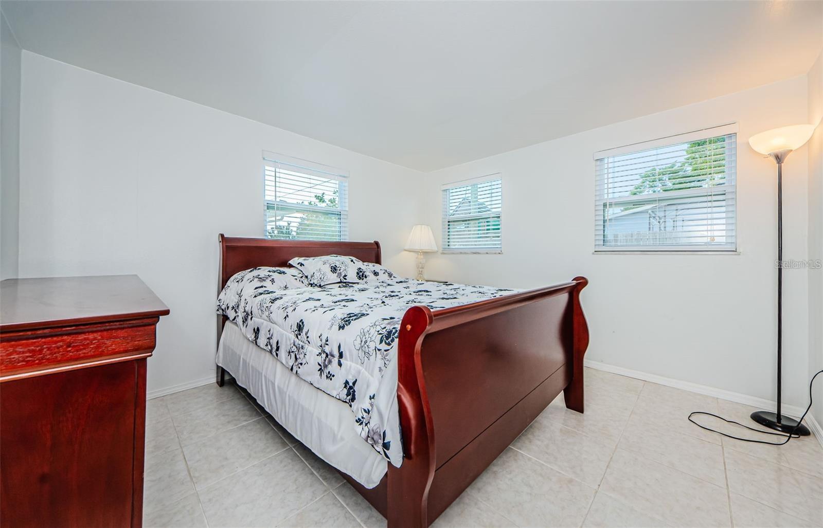 Image 25 of 35 For 1551 Derrick Street