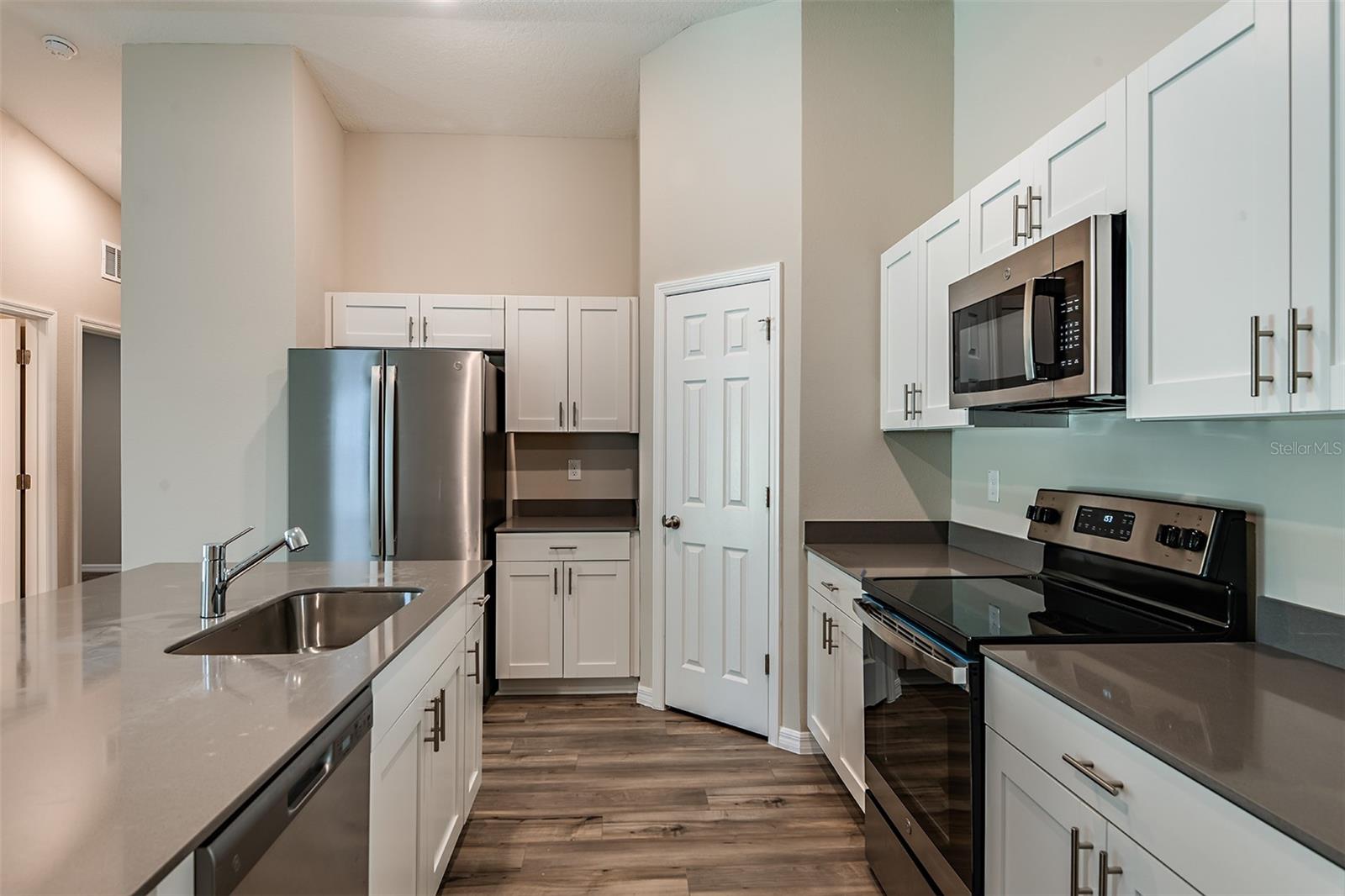 Listing photo id 1 for 15249 Maude Landing Loop