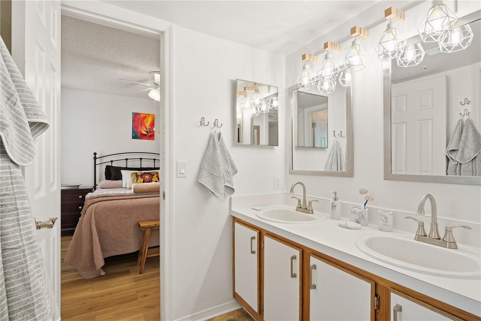 Image 19 of 38 For 2400 Feather Sound Drive 427