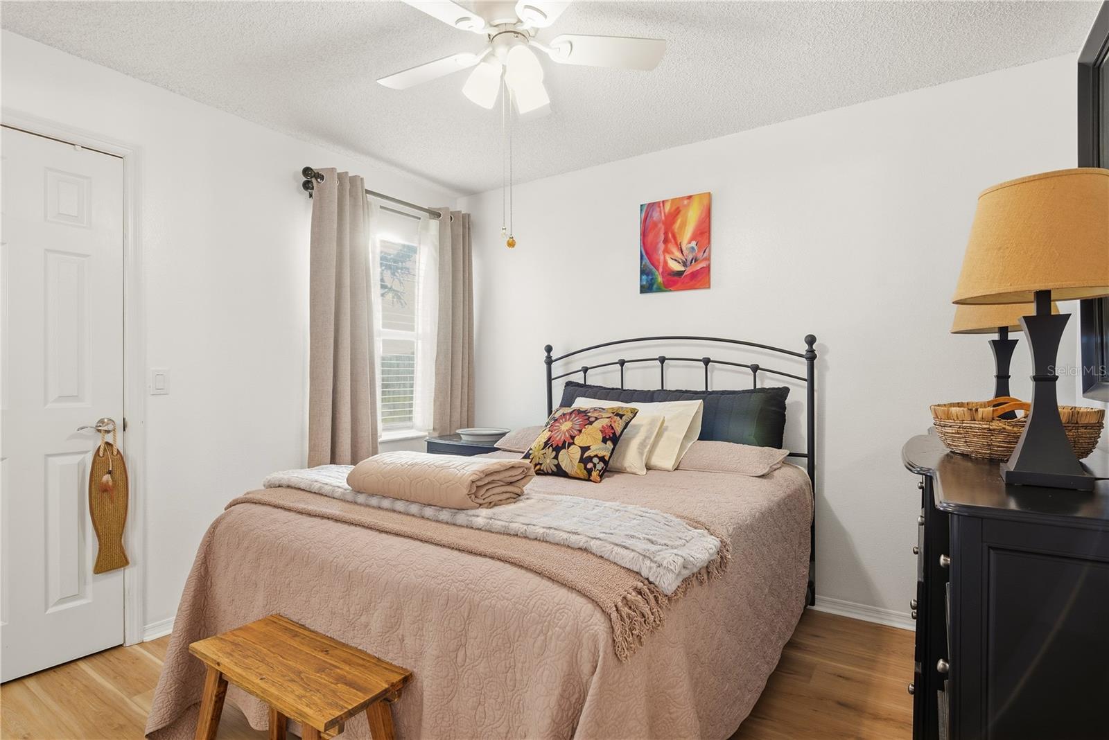 Image 22 of 38 For 2400 Feather Sound Drive 427