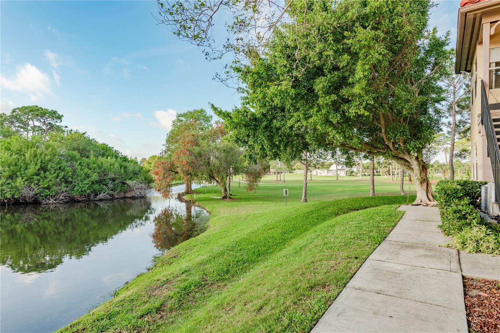 Image 29 of 38 For 2400 Feather Sound Drive 427