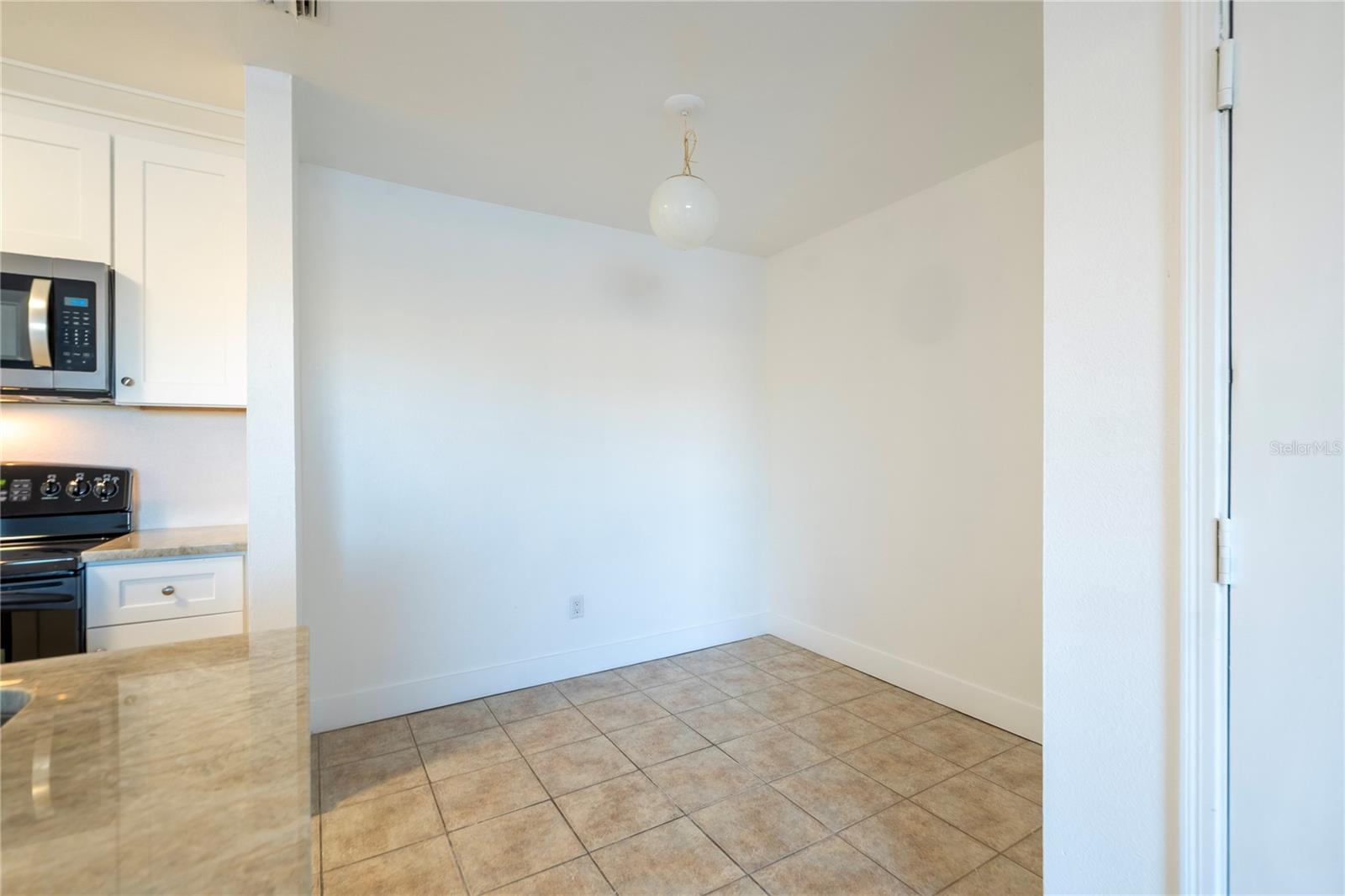 Image 4 of 44 For 1400 Gandy Boulevard N 412