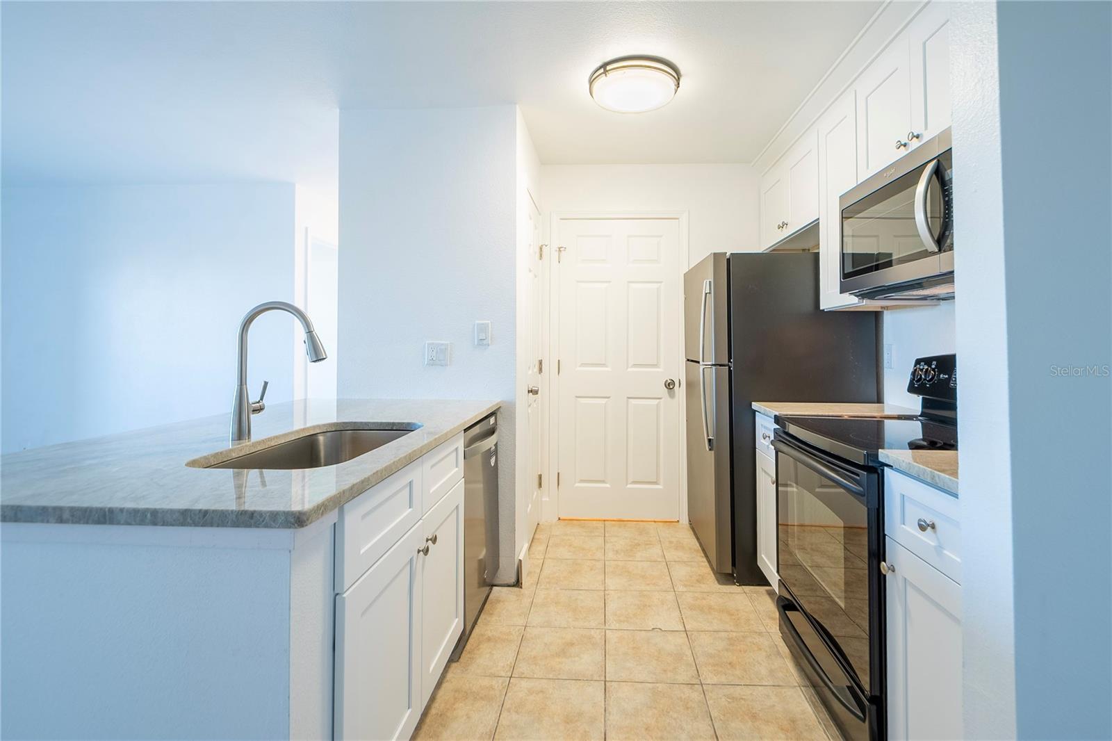 Image 7 of 44 For 1400 Gandy Boulevard N 412