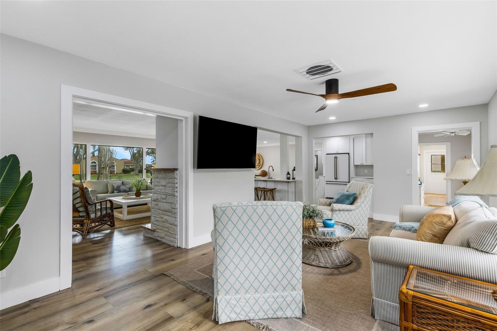 Image 14 of 90 For 441 Bayshore Drive