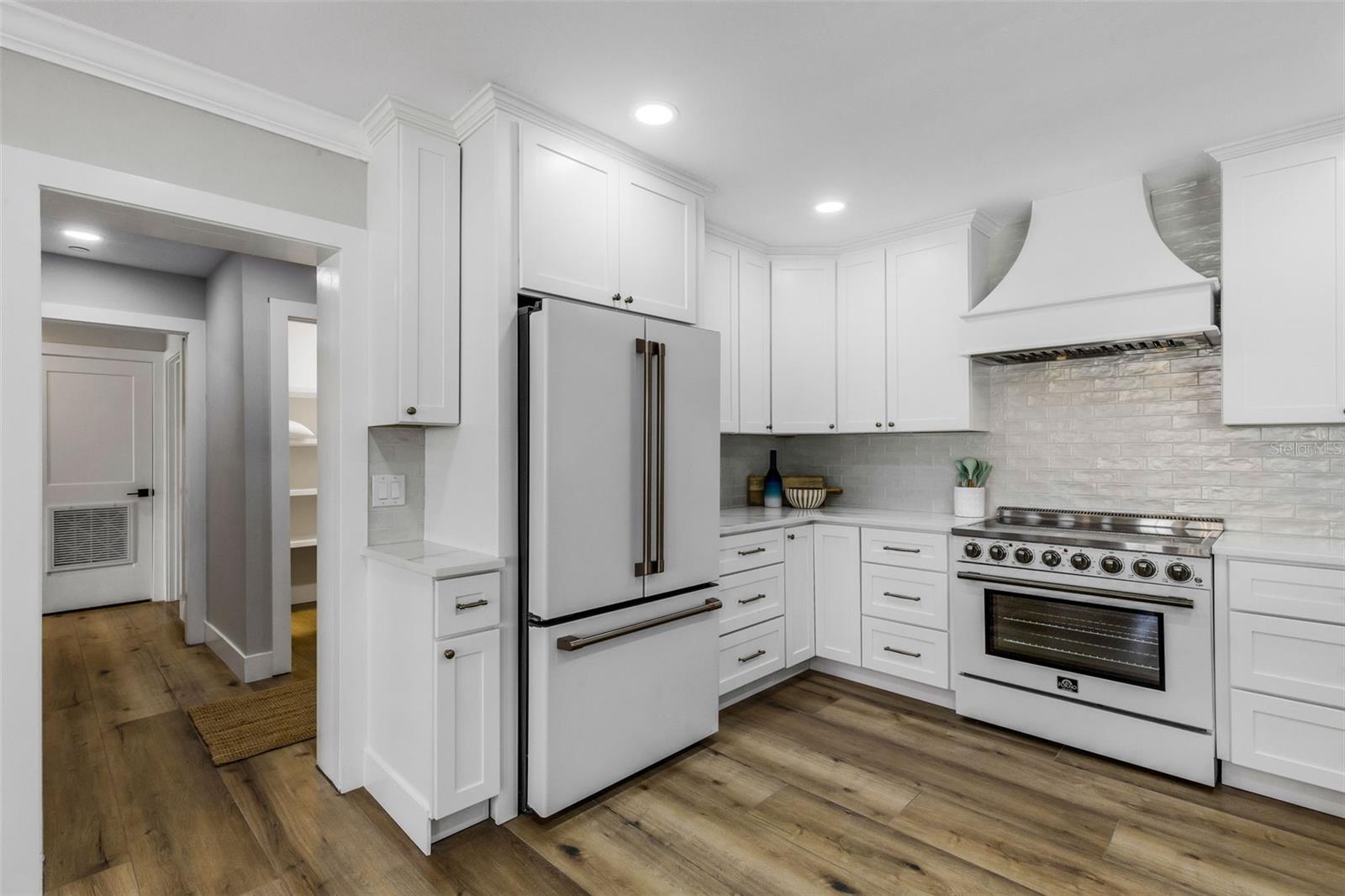 Image 20 of 90 For 441 Bayshore Drive