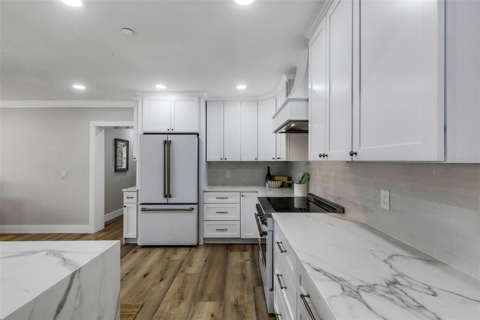 Image 24 of 90 For 441 Bayshore Drive