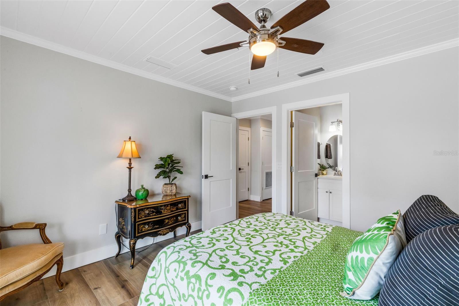 Image 40 of 90 For 441 Bayshore Drive