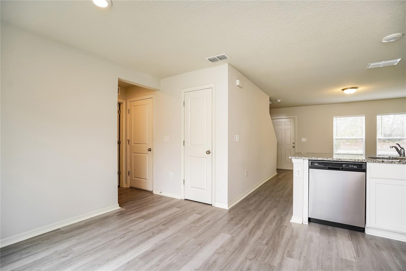 Image 6 of 14 For 2922 Higgins Place