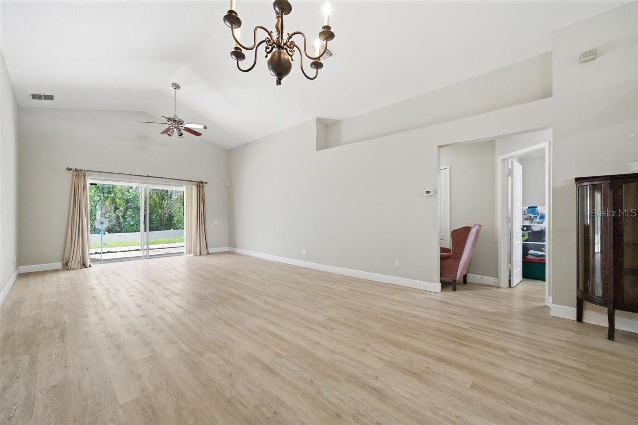 Image 7 of 30 For 4250 Pine Isle Drive