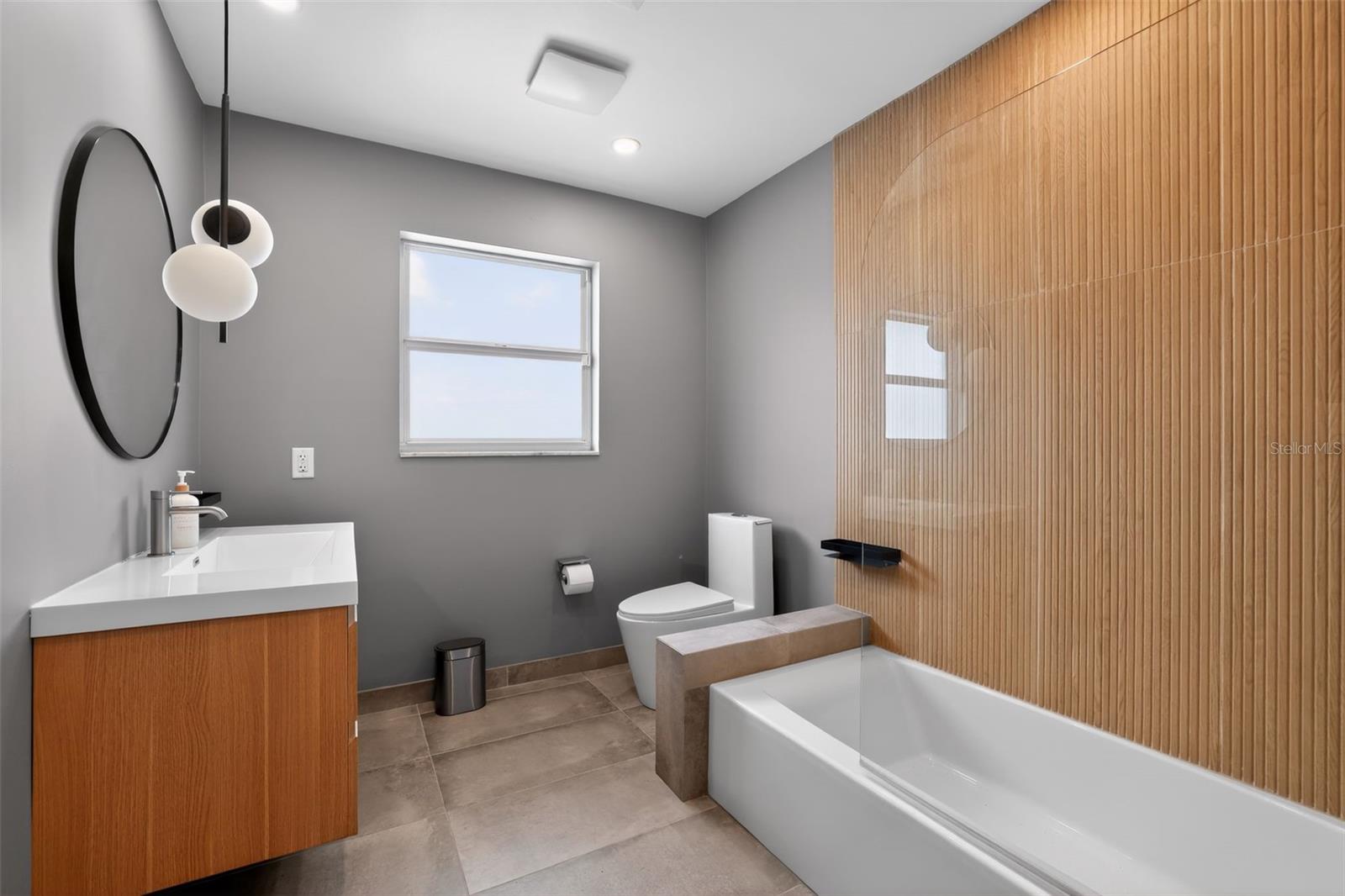 Image 33 of 37 For 13940 Antigua Drive