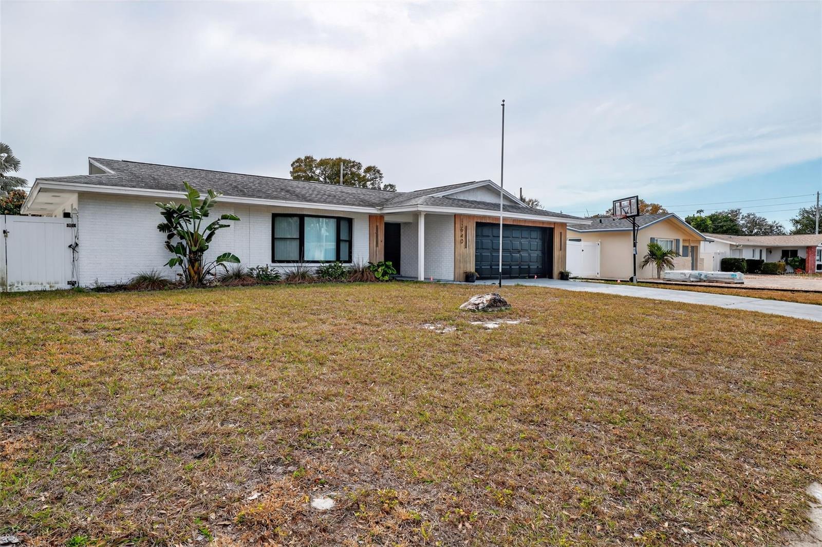 Image 6 of 37 For 13940 Antigua Drive