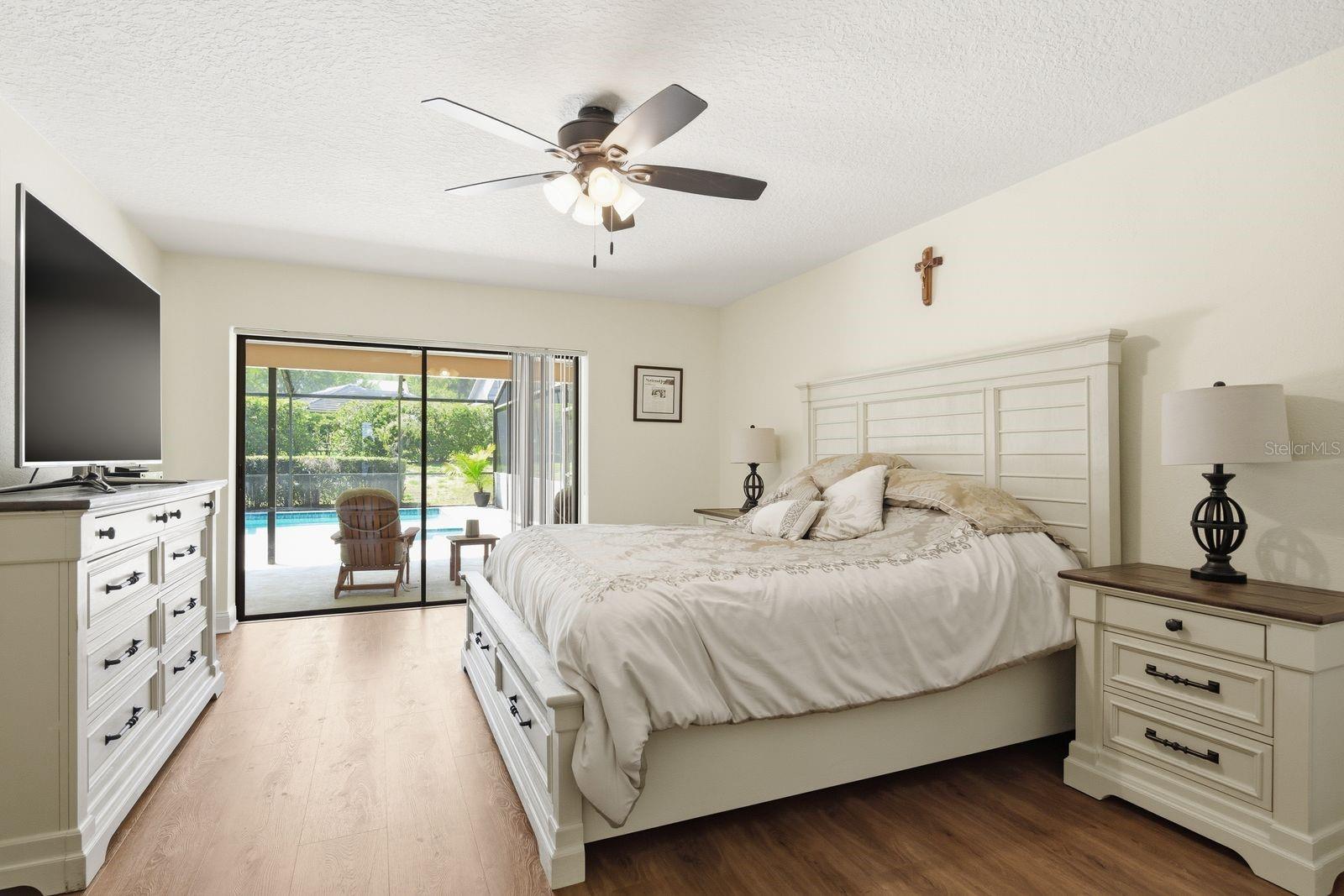 Image 18 of 43 For 3472 Shoreline Circle