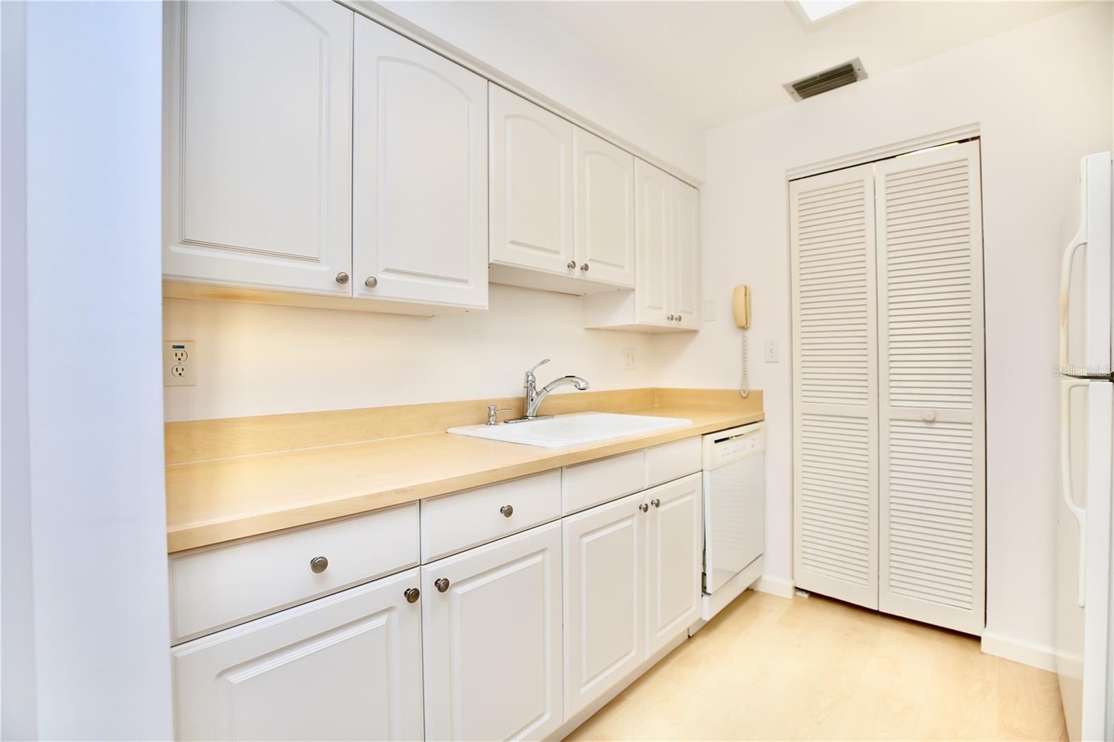 Image 10 of 39 For 1713 Belleair Forest Drive C