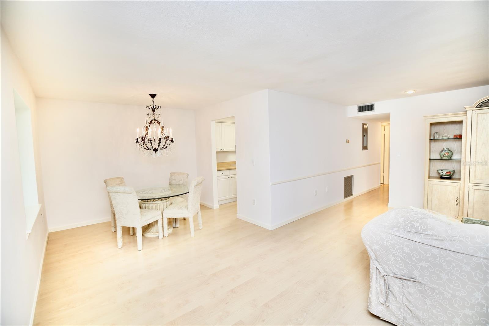 Image 17 of 39 For 1713 Belleair Forest Drive C