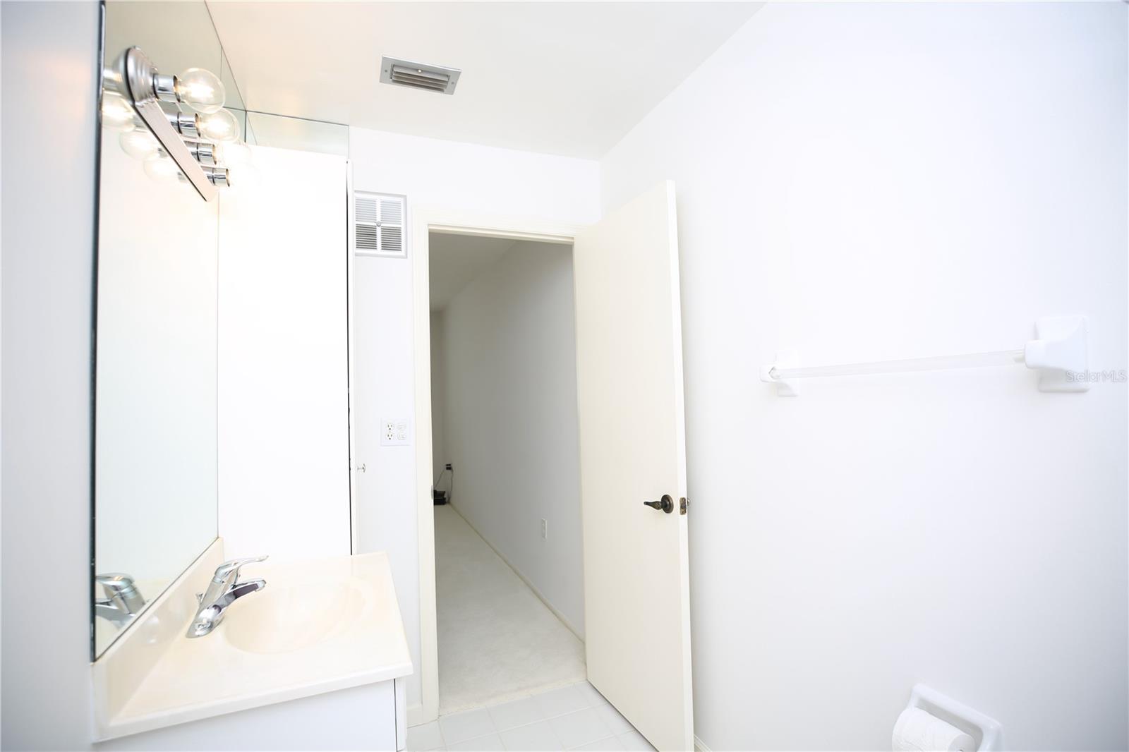 Image 23 of 39 For 1713 Belleair Forest Drive C