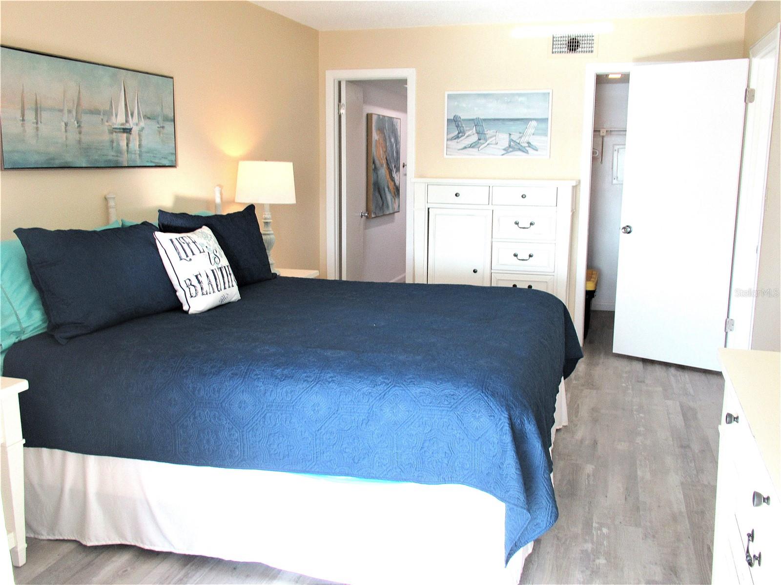 Image 12 of 26 For 4575 Cove Circle 1004