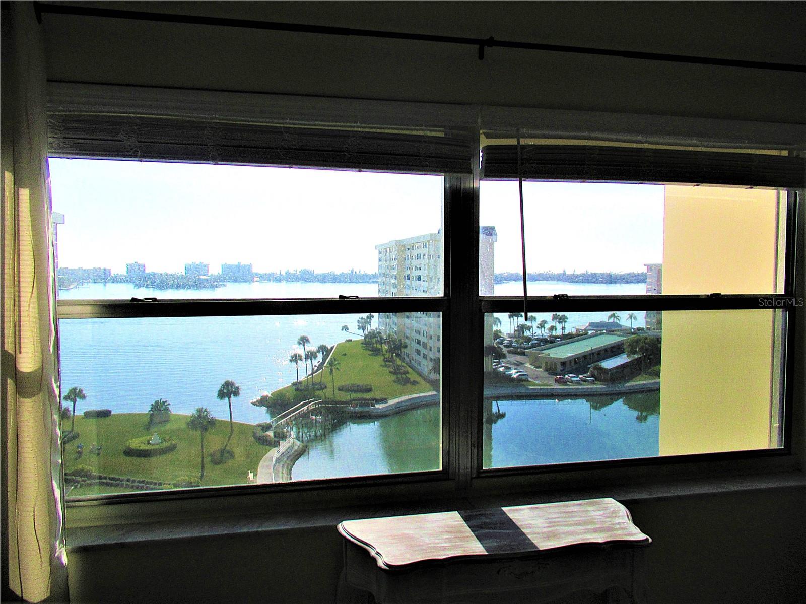 Image 9 of 26 For 4575 Cove Circle 1004