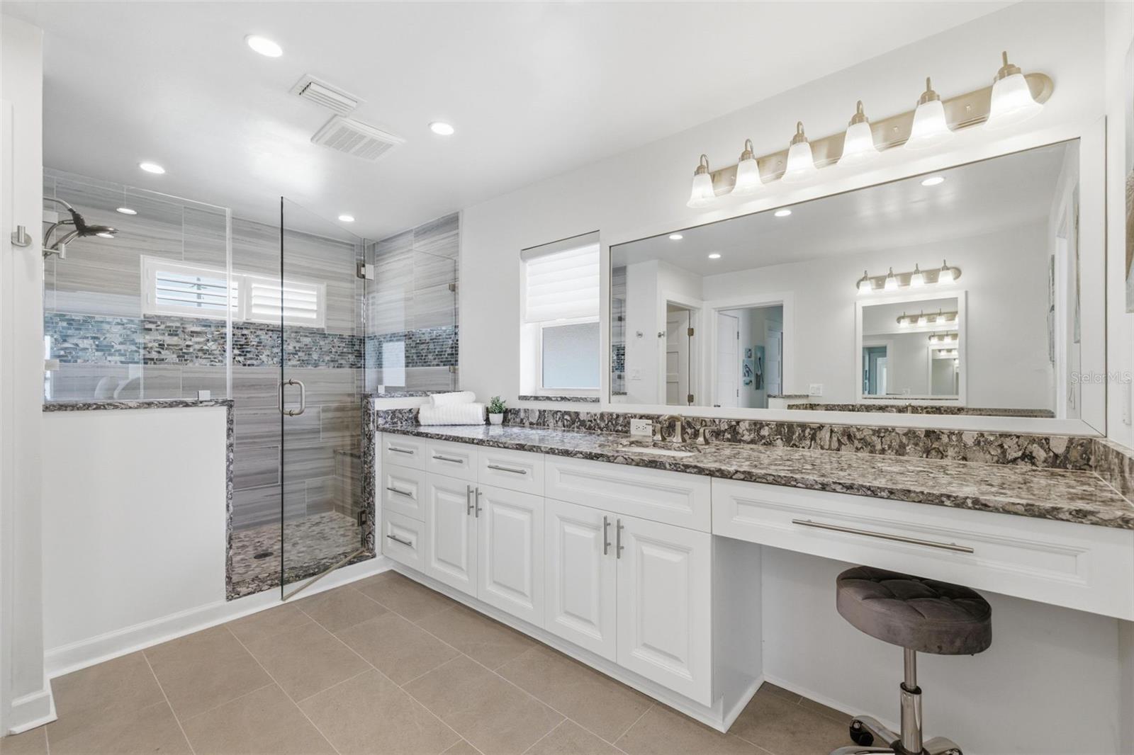 Image 17 of 48 For 16123 6th Street E