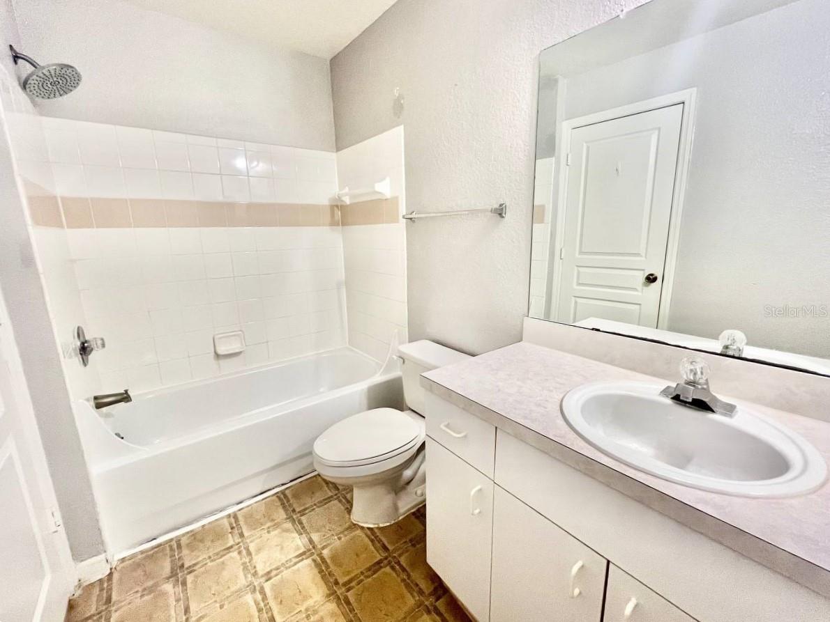 Image 18 of 30 For 17110 Carrington Park Drive 826