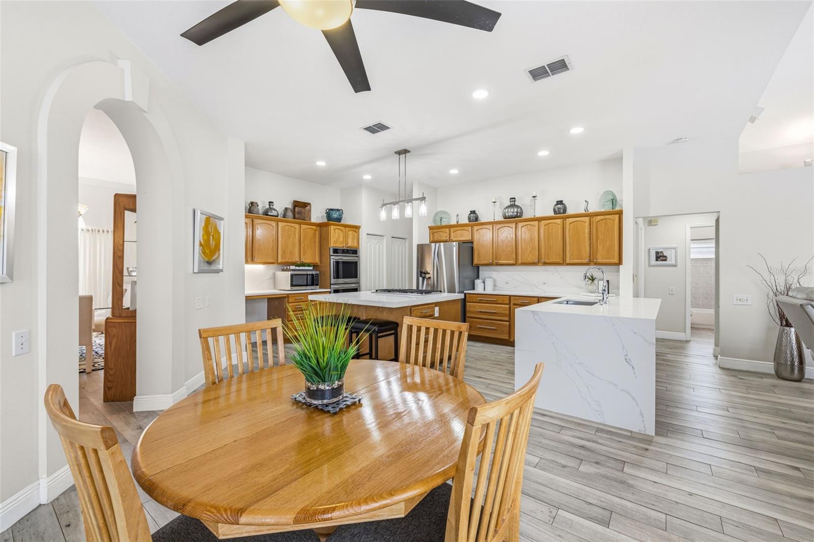 Image 17 of 52 For 9651 Venturi Drive