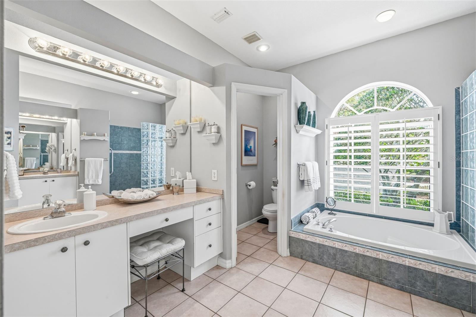 Image 28 of 52 For 9651 Venturi Drive