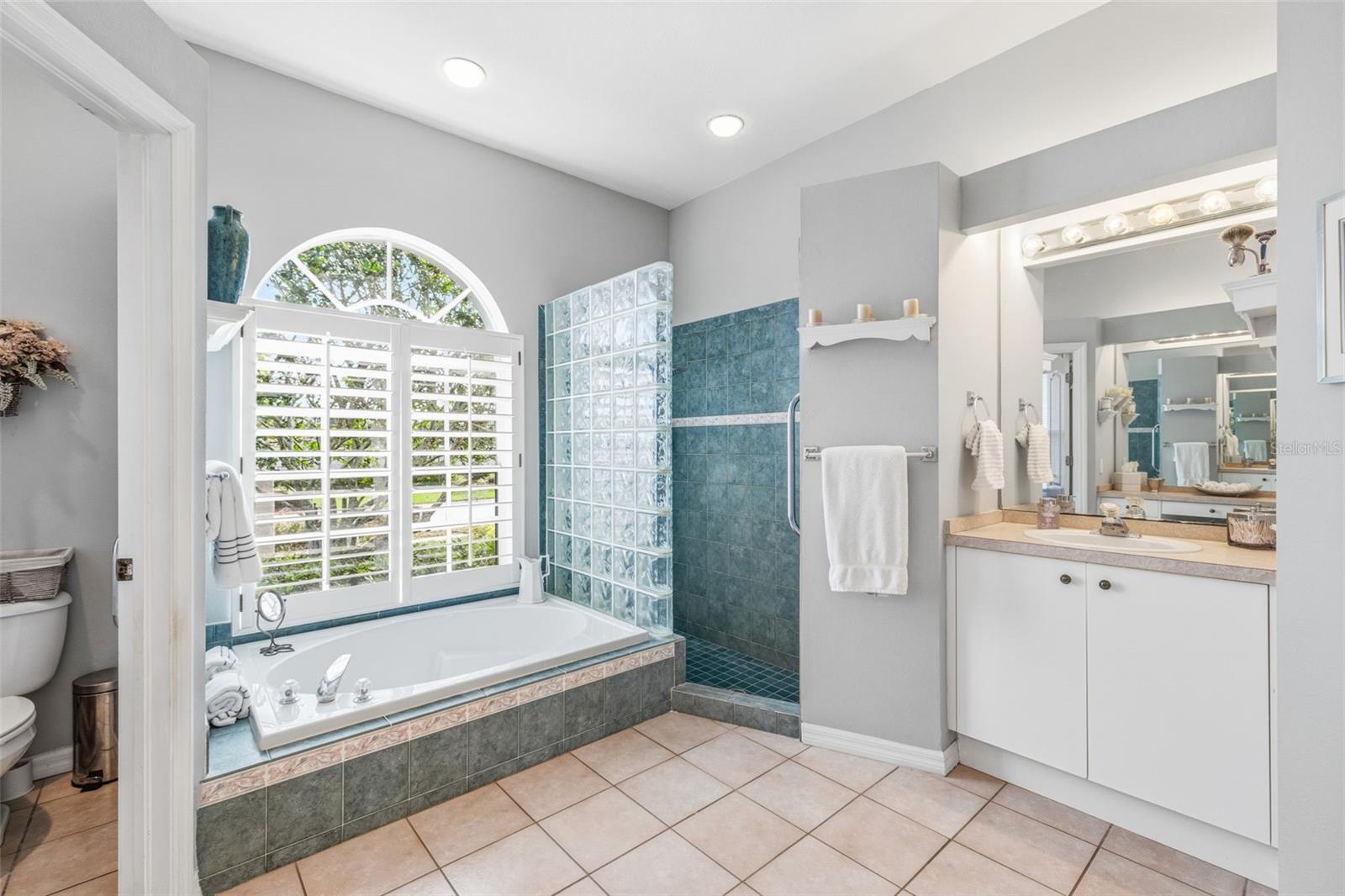 Image 29 of 52 For 9651 Venturi Drive