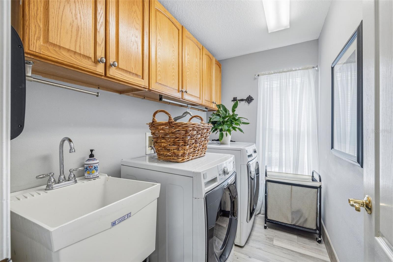 Image 38 of 52 For 9651 Venturi Drive