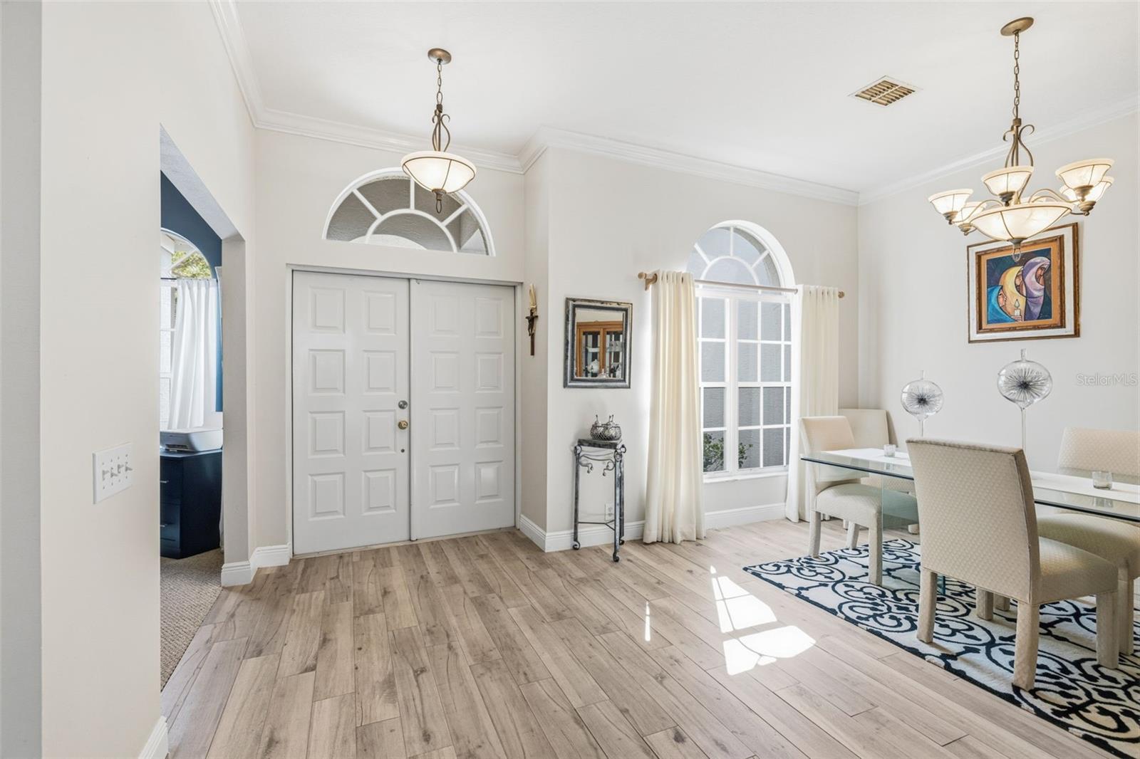 Image 4 of 52 For 9651 Venturi Drive