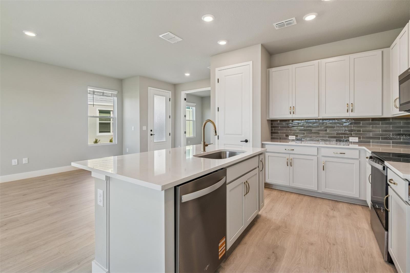 Image 10 of 53 For 11734 Full Moon Loop