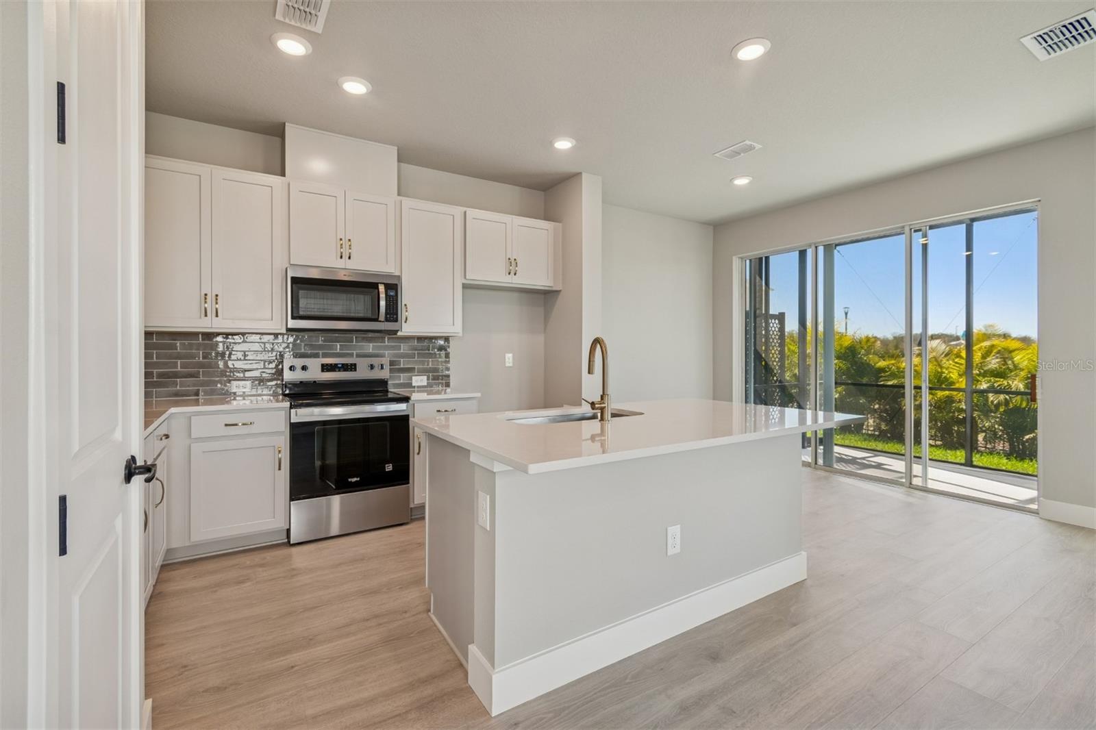 Image 7 of 53 For 11734 Full Moon Loop