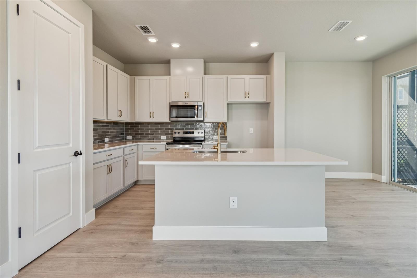 Image 8 of 53 For 11734 Full Moon Loop