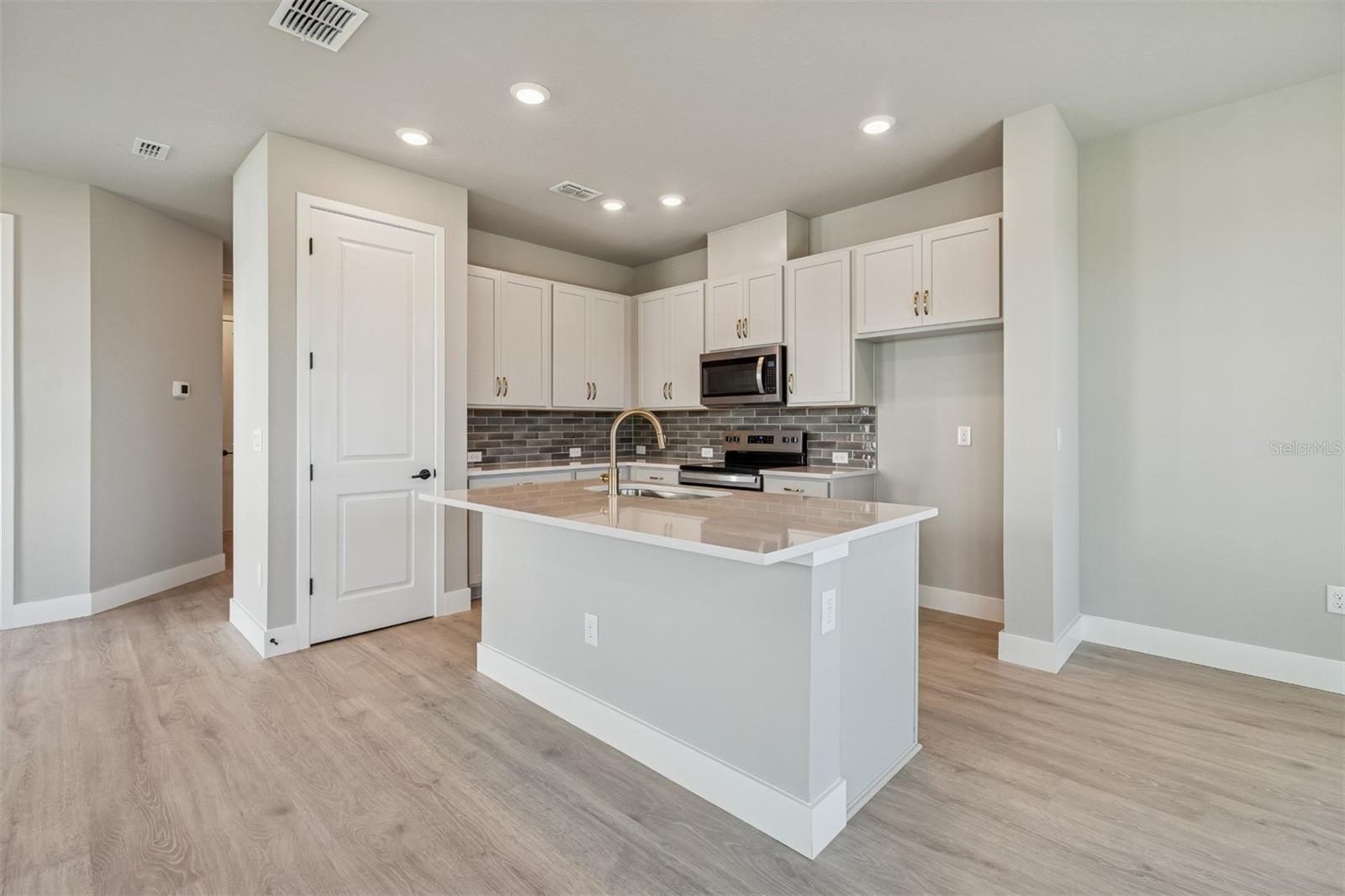 Image 9 of 53 For 11734 Full Moon Loop