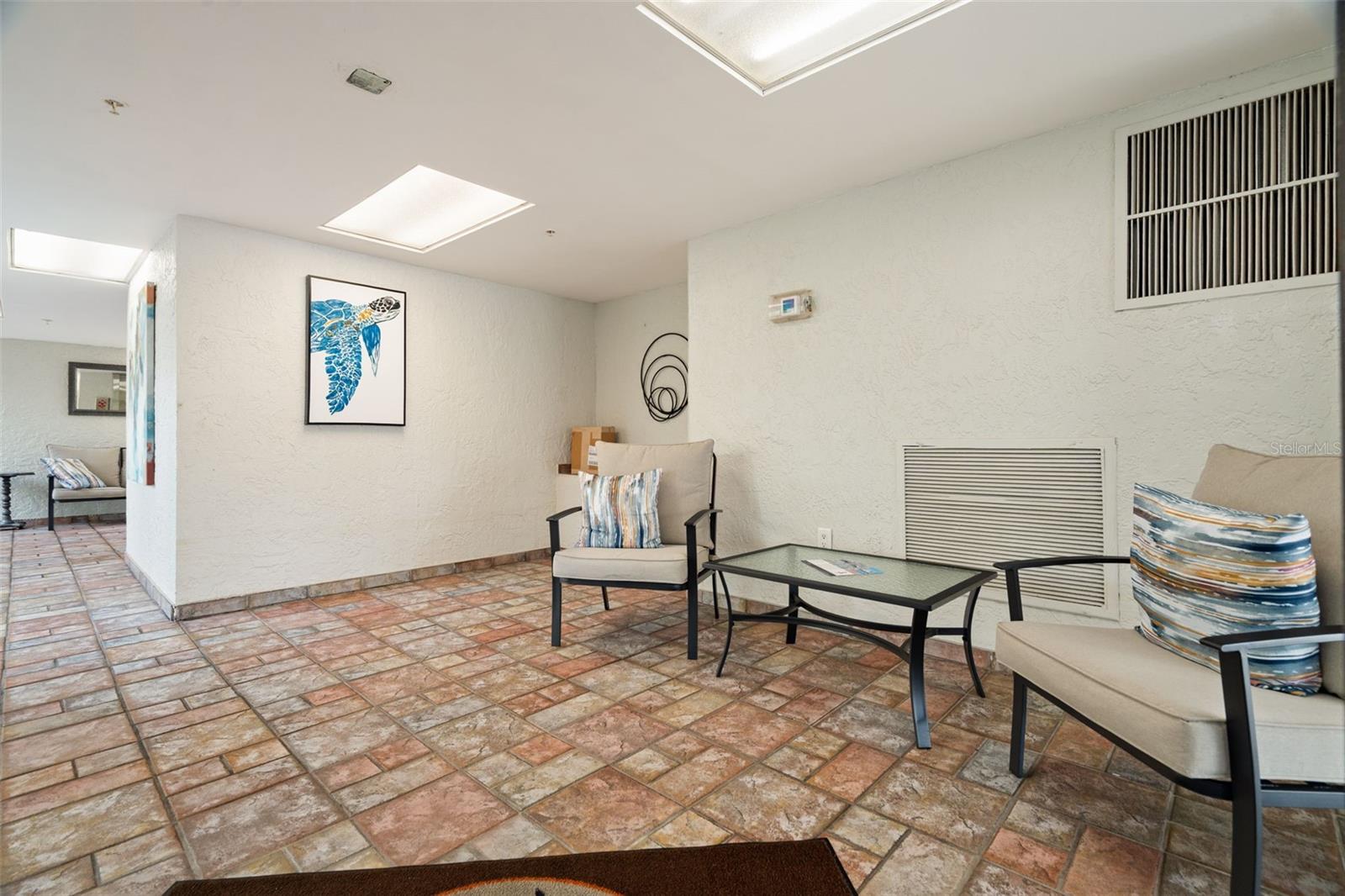 Image 13 of 54 For 19531 Gulf Boulevard 414