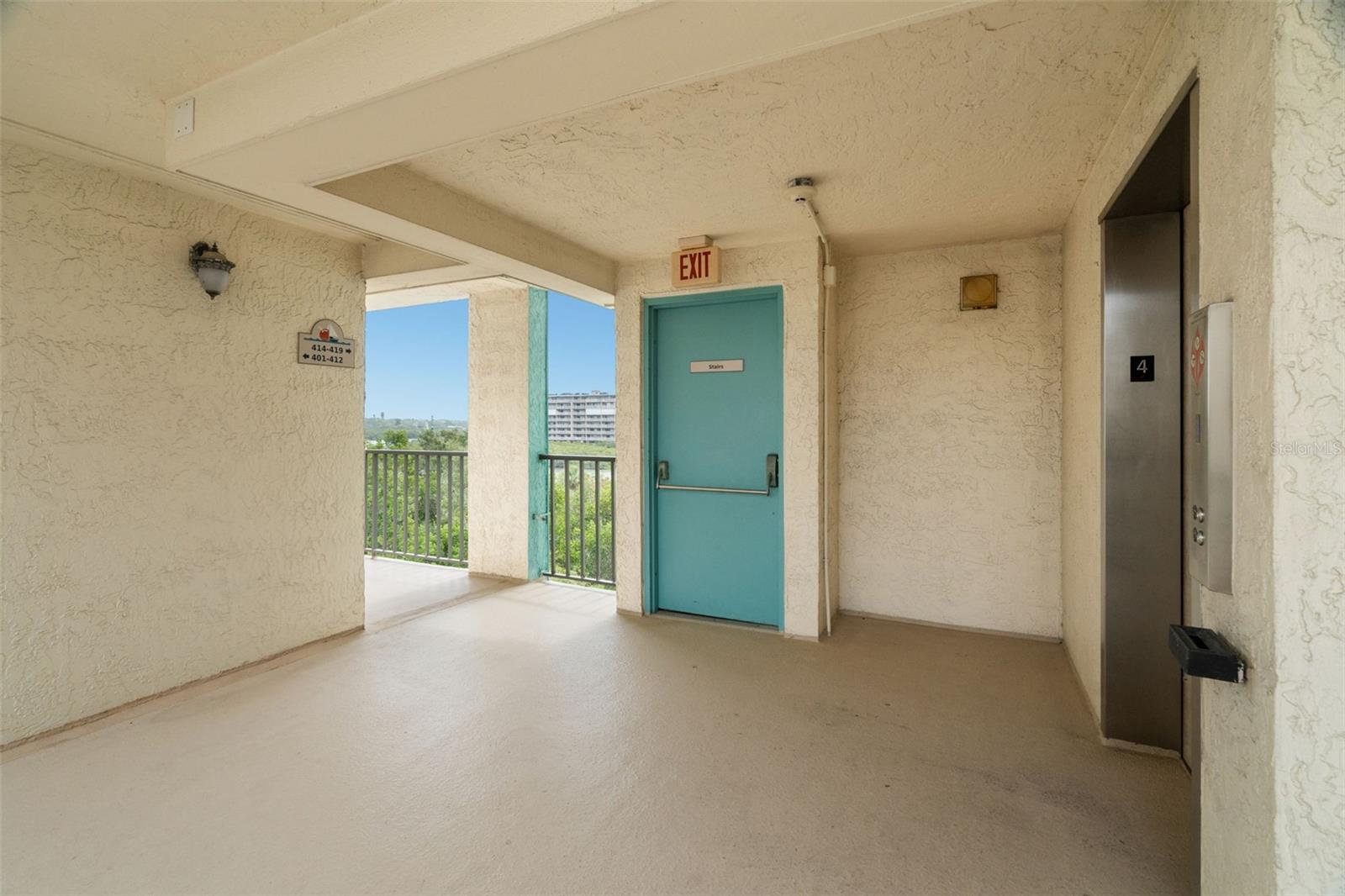 Image 15 of 54 For 19531 Gulf Boulevard 414