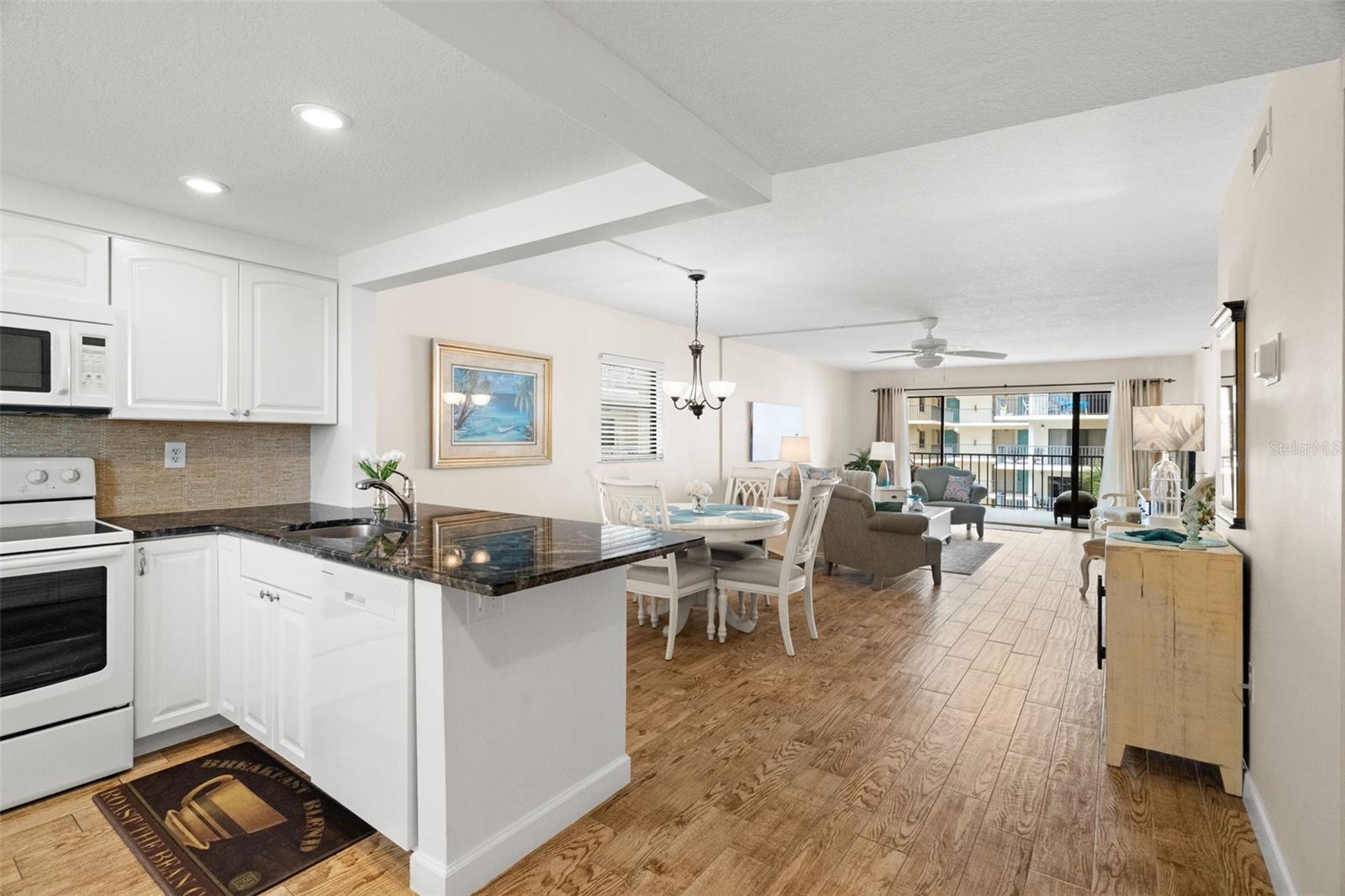 Image 19 of 54 For 19531 Gulf Boulevard 414