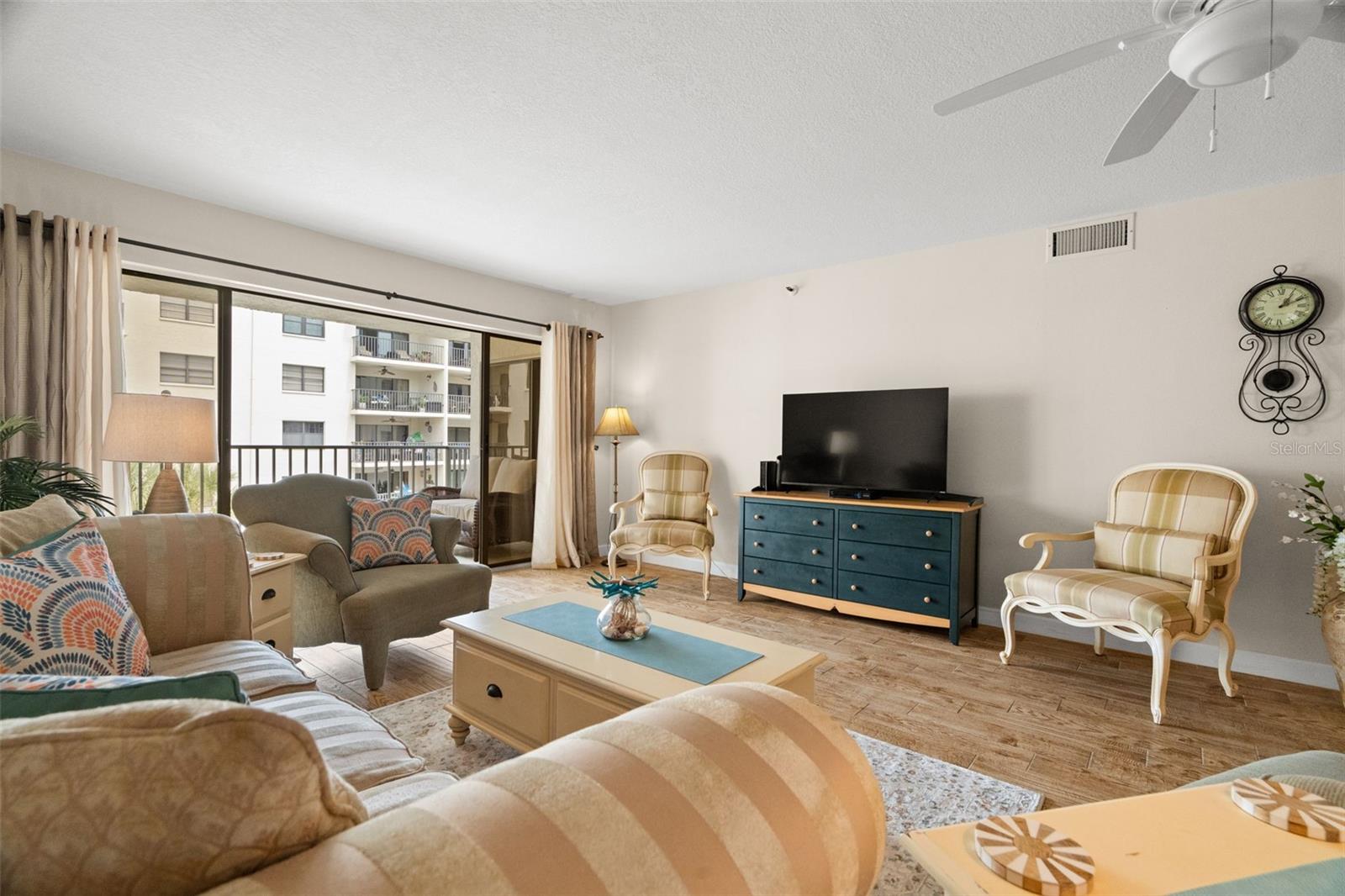 Image 23 of 54 For 19531 Gulf Boulevard 414