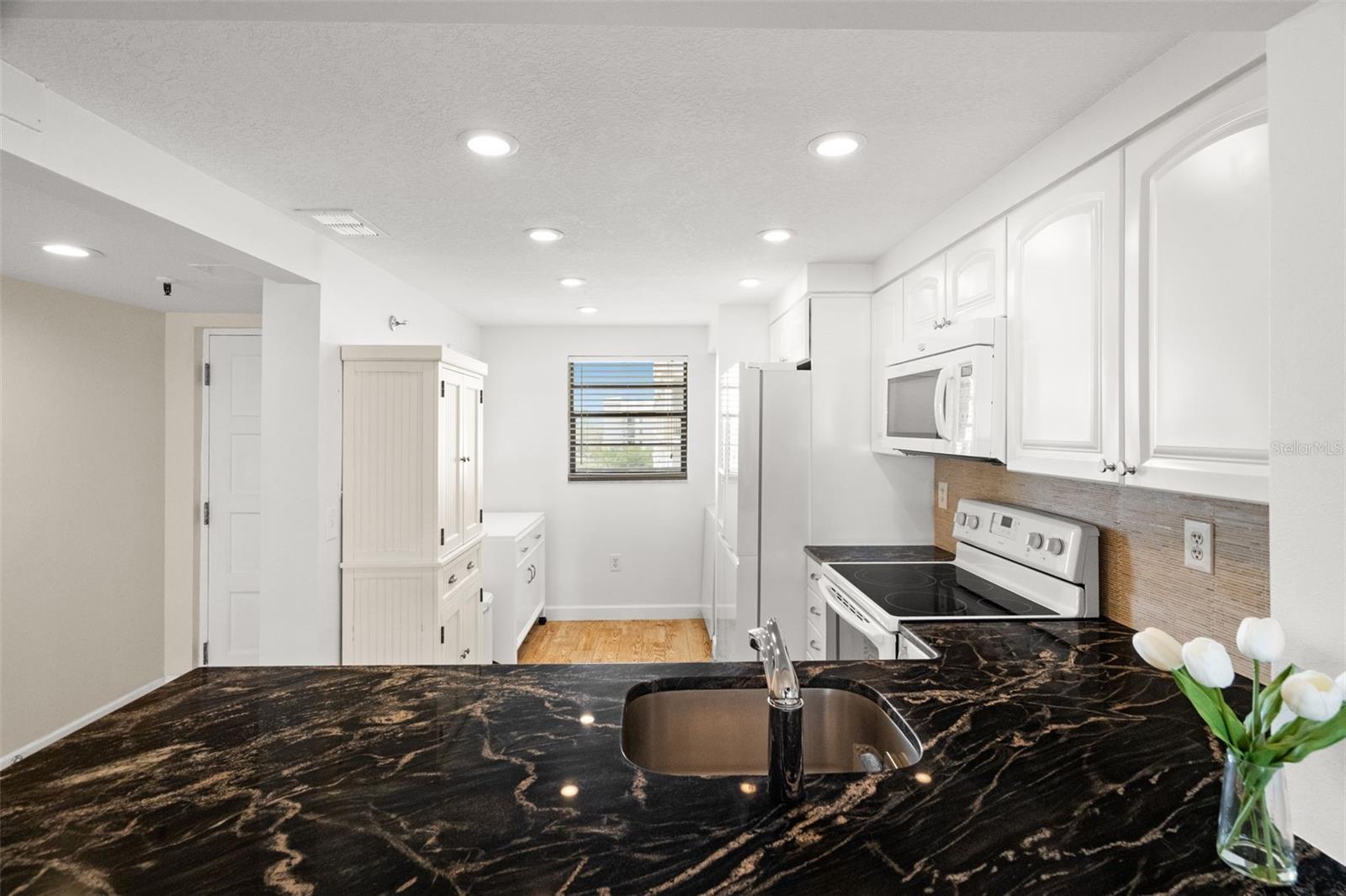 Image 29 of 54 For 19531 Gulf Boulevard 414