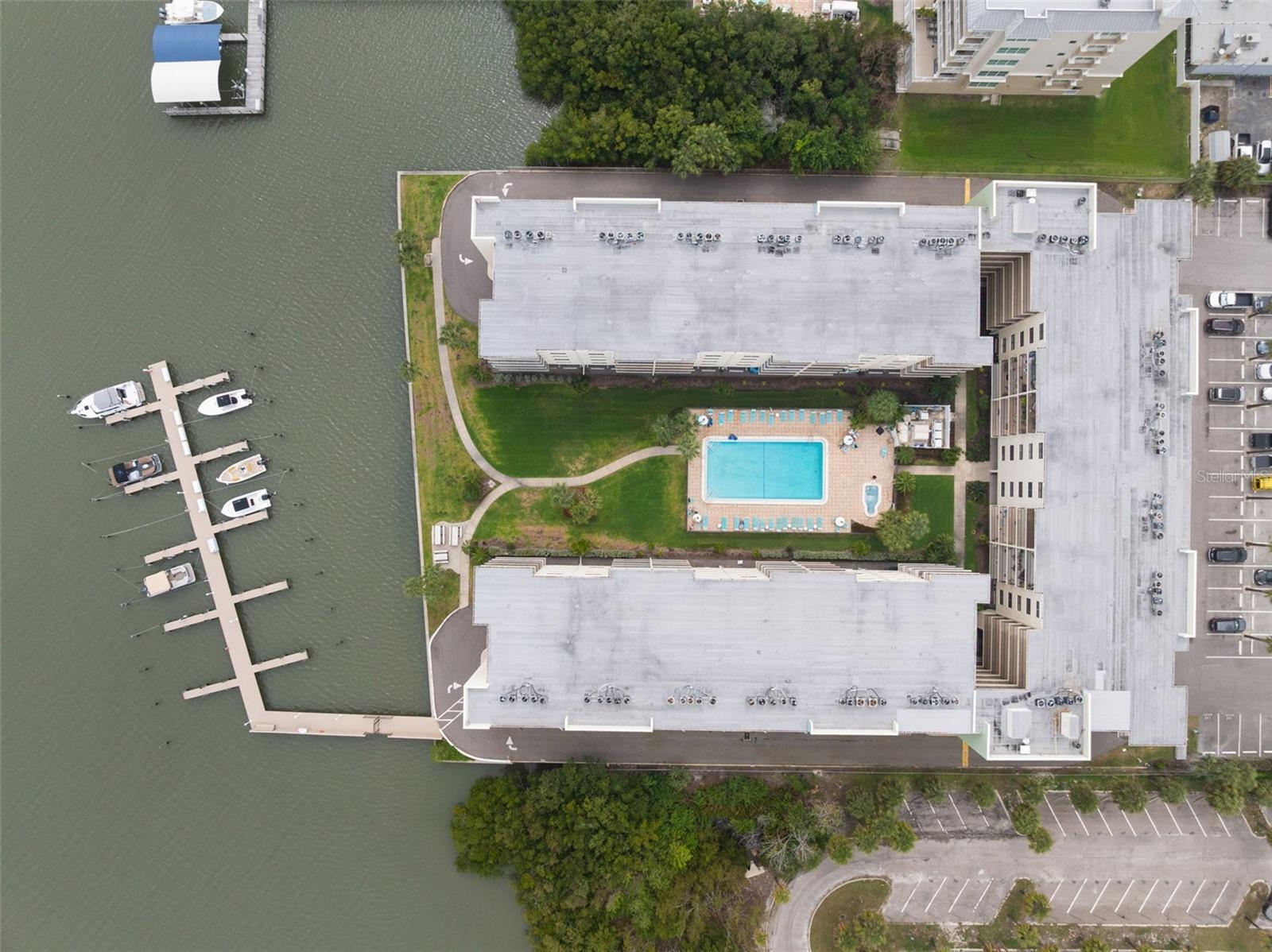 Image 3 of 54 For 19531 Gulf Boulevard 414