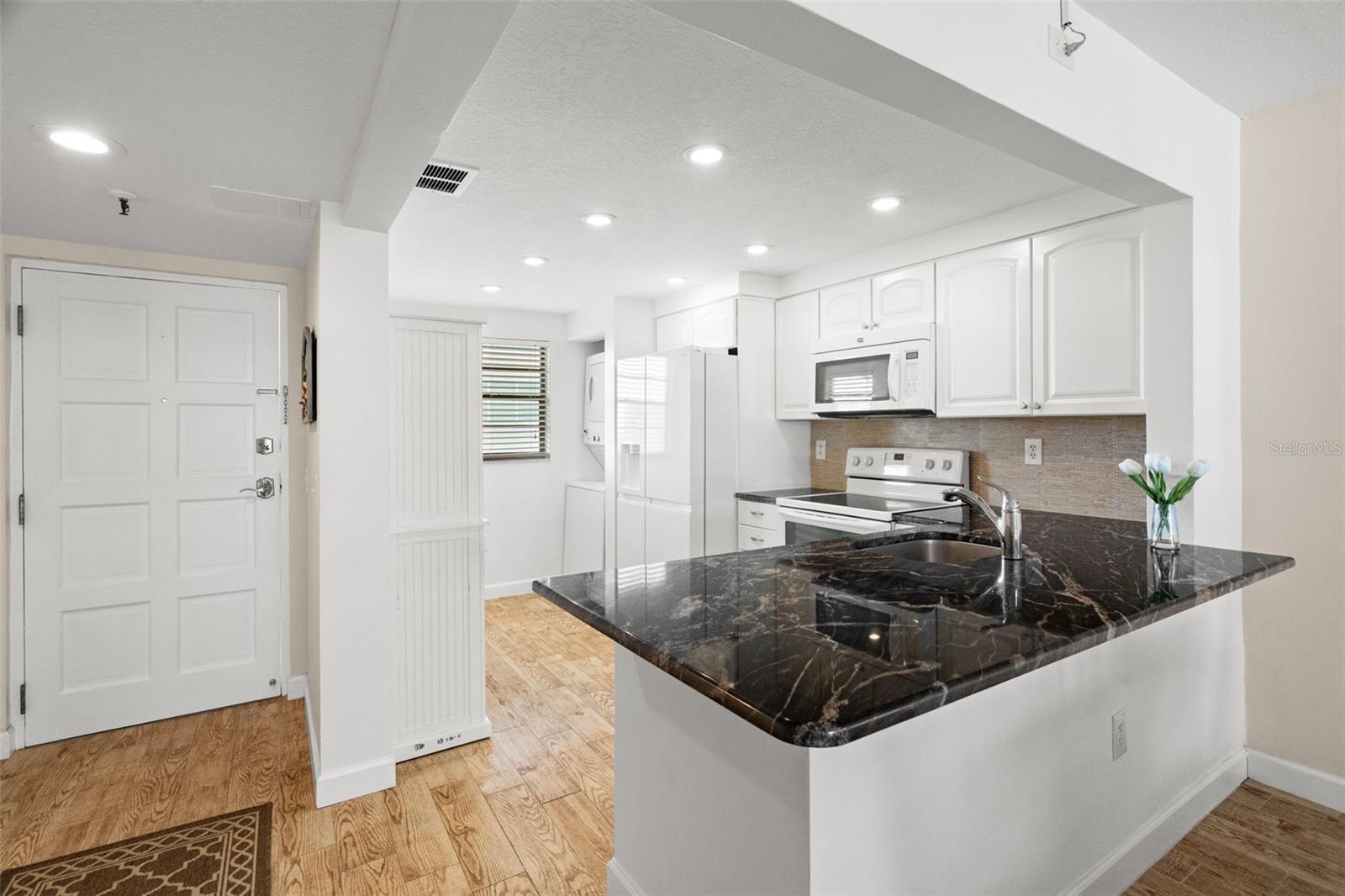 Image 33 of 54 For 19531 Gulf Boulevard 414