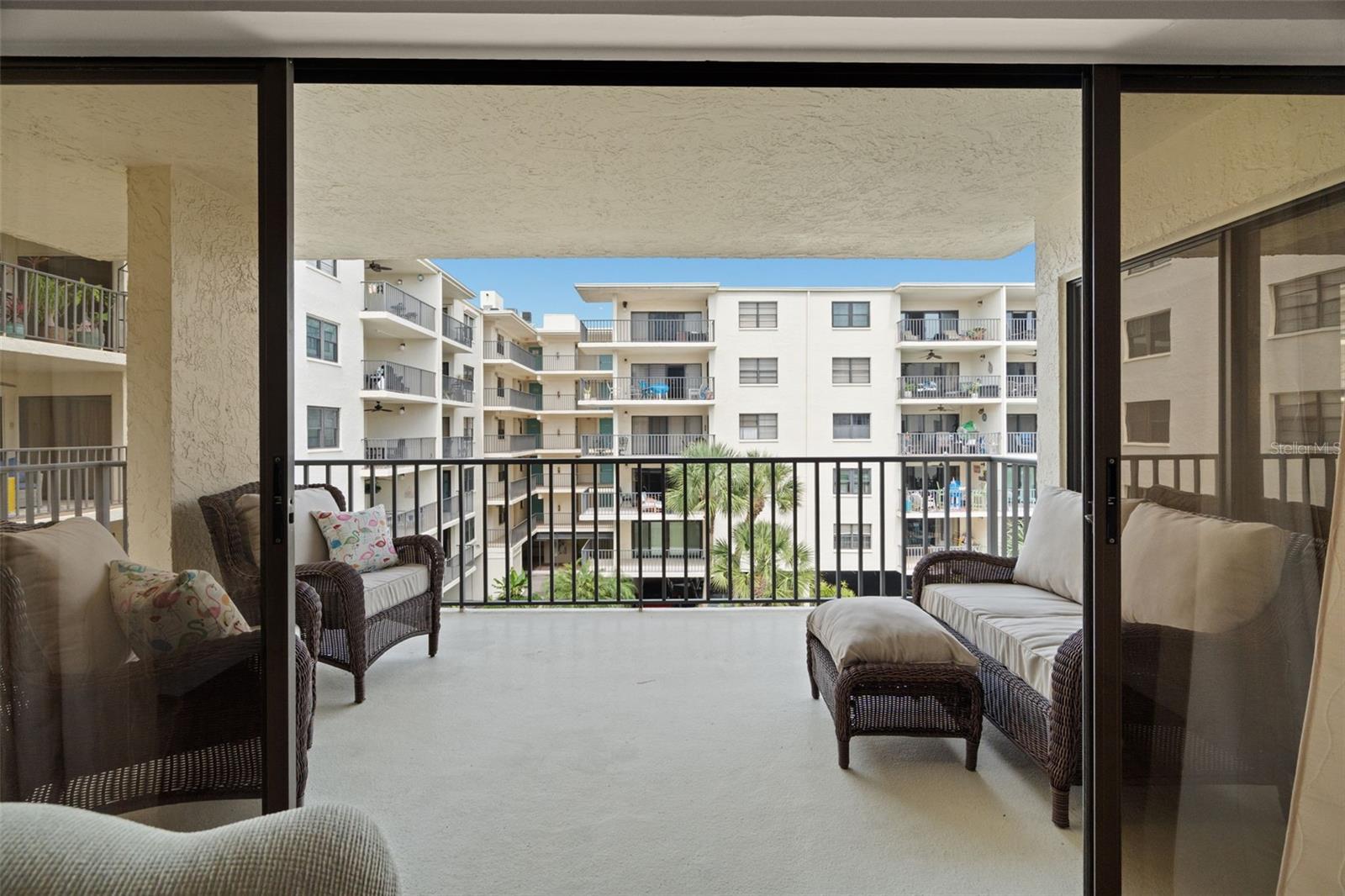 Image 34 of 54 For 19531 Gulf Boulevard 414