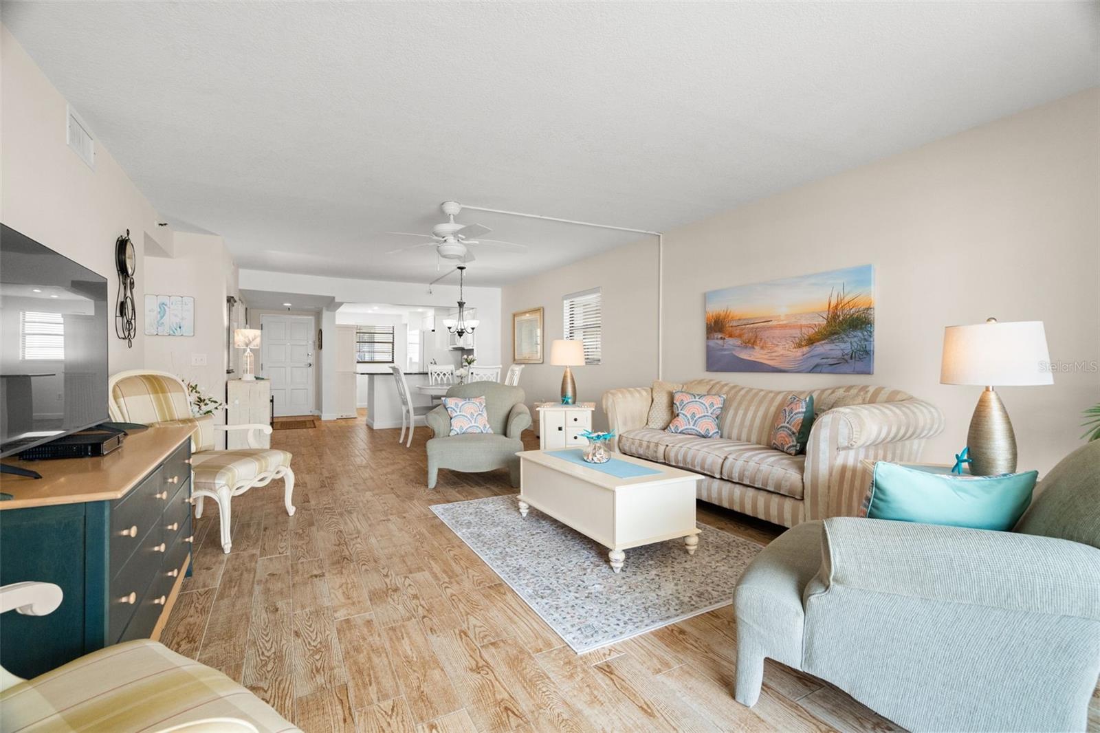 Image 41 of 54 For 19531 Gulf Boulevard 414