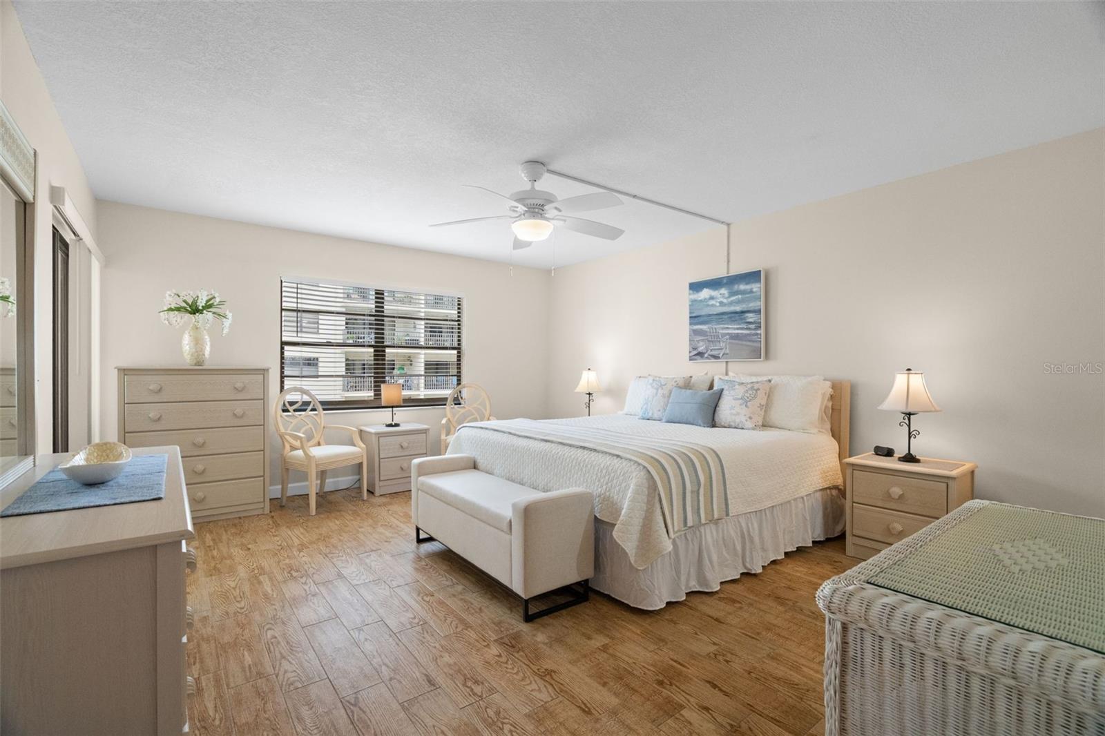 Image 44 of 54 For 19531 Gulf Boulevard 414