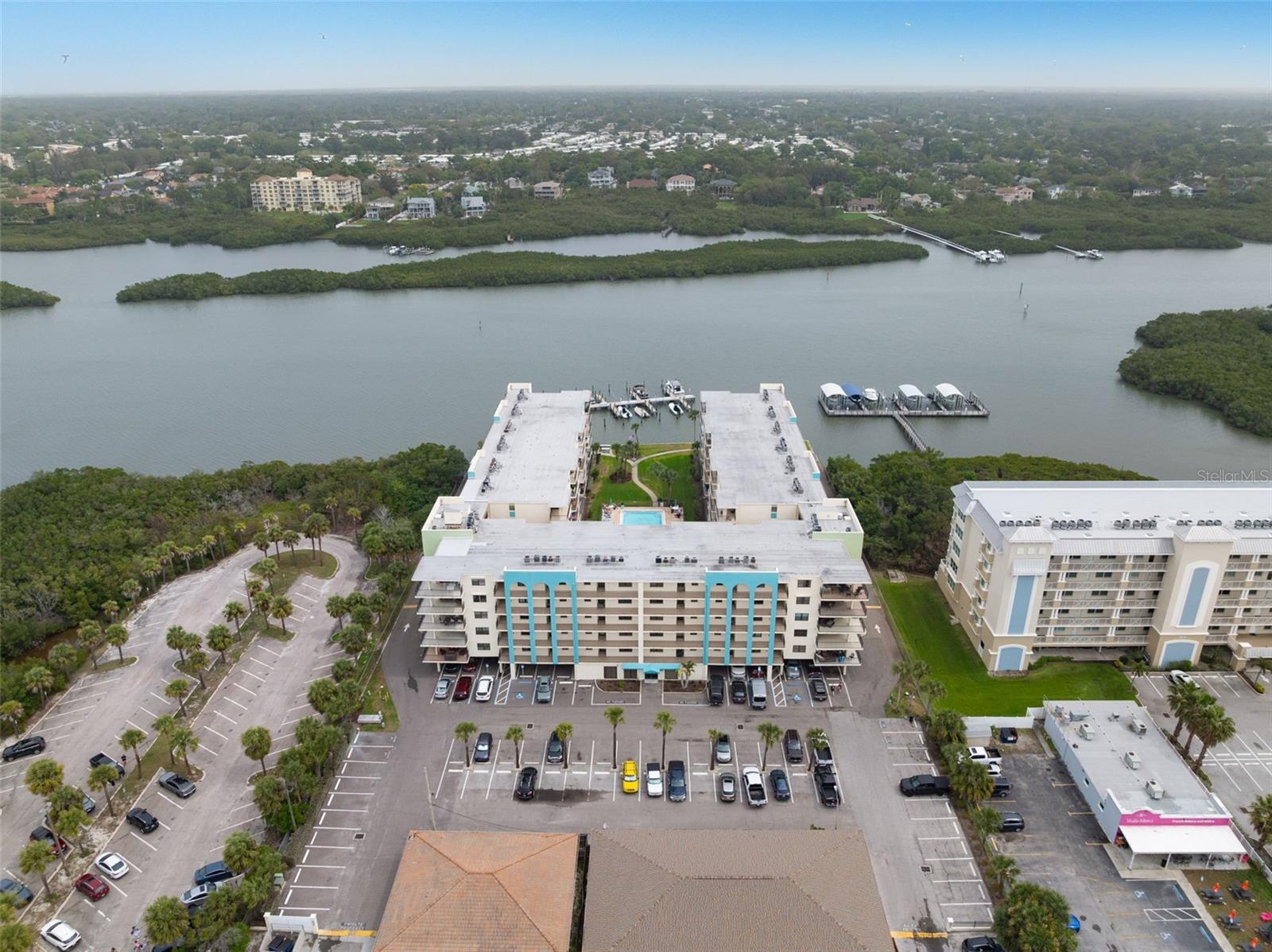 Image 53 of 54 For 19531 Gulf Boulevard 414