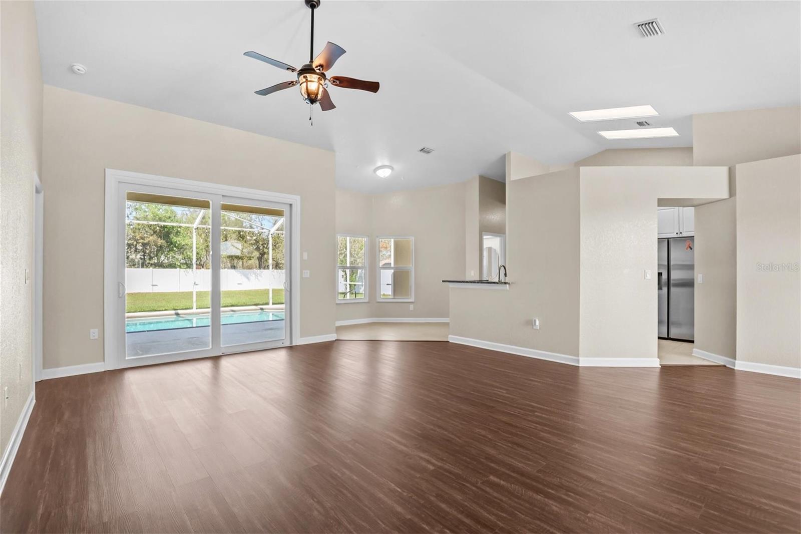 Image 17 of 73 For 15281 Burbank Drive