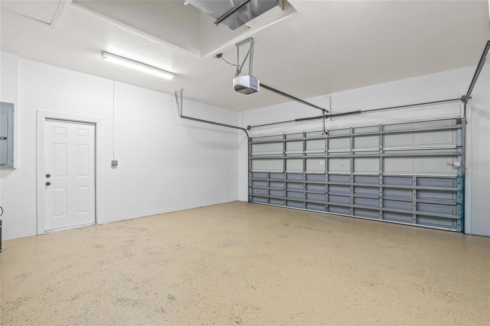 Image 32 of 73 For 15281 Burbank Drive