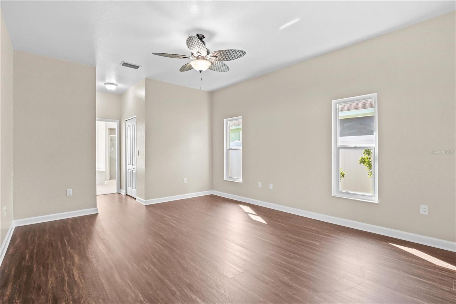 Image 33 of 73 For 15281 Burbank Drive