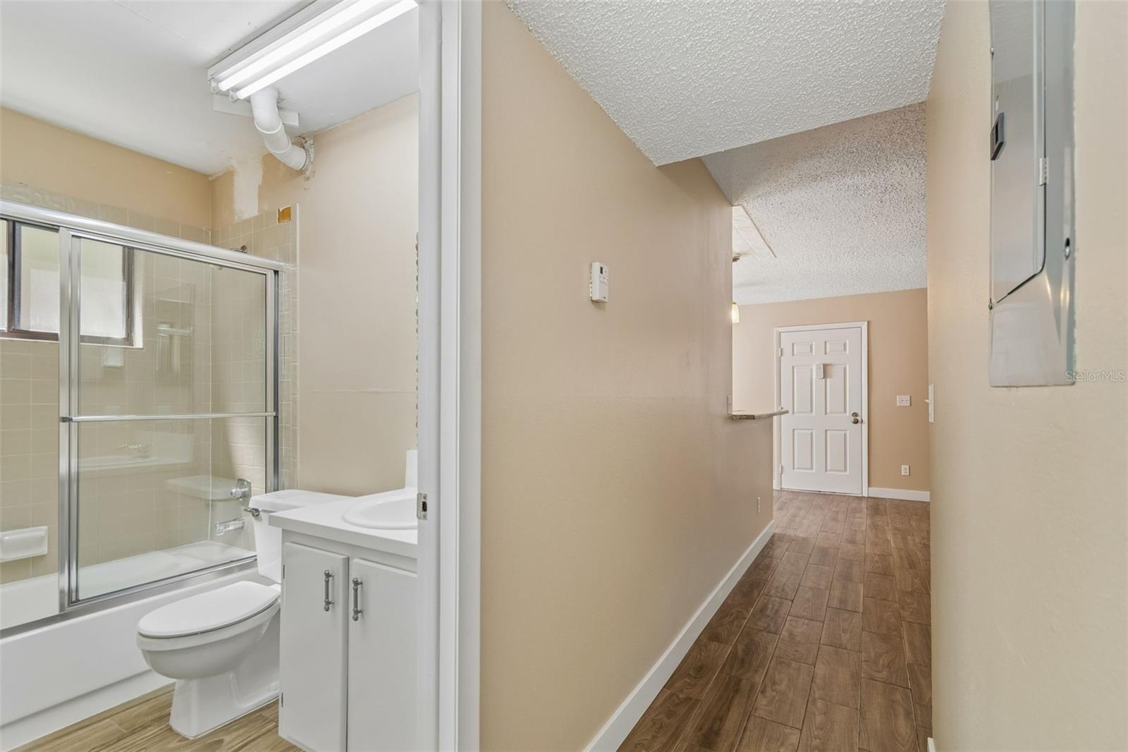 Image 25 of 100 For 3300 Fox Chase Circle N 202