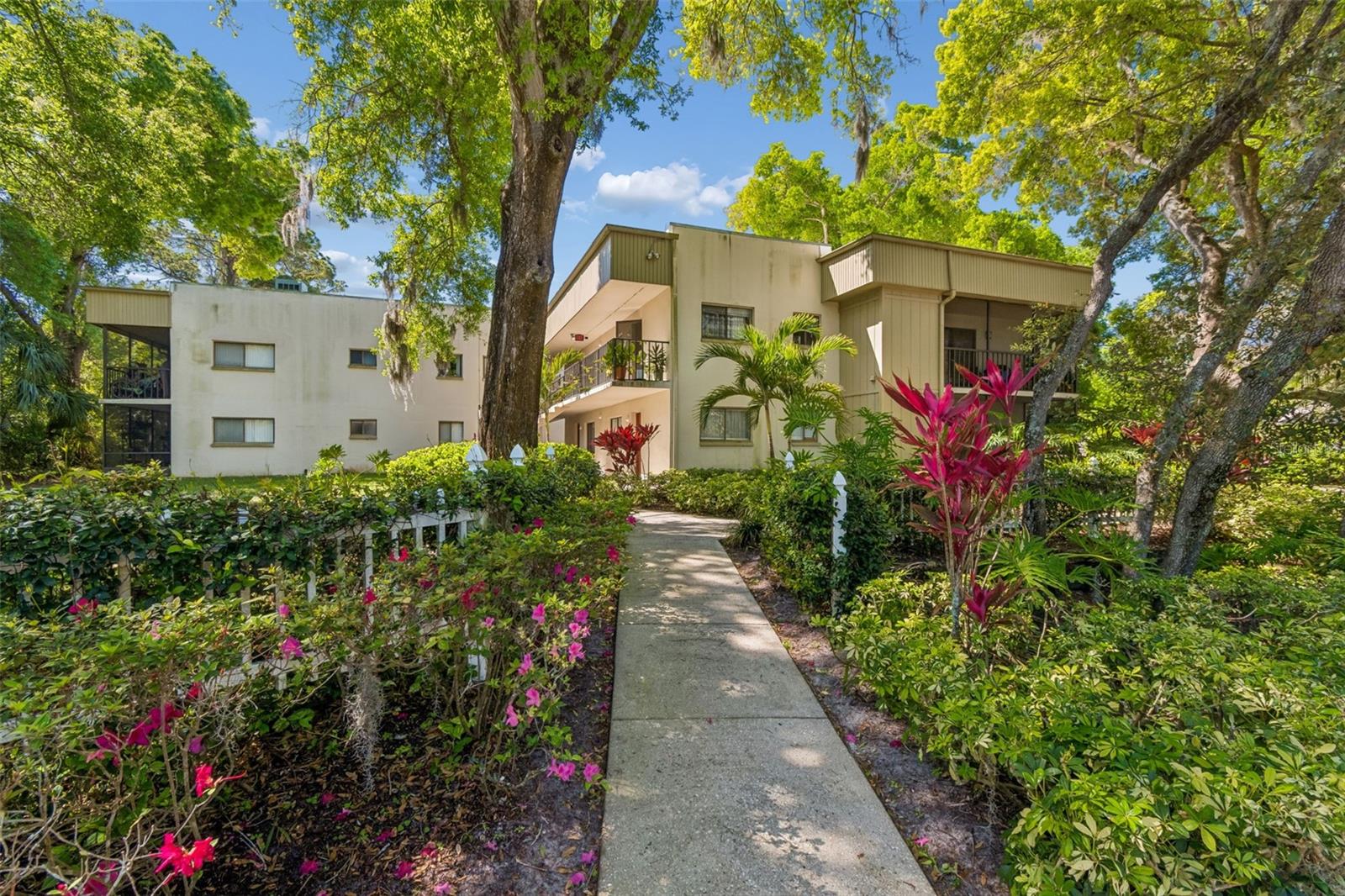 Image 3 of 100 For 3300 Fox Chase Circle N 202