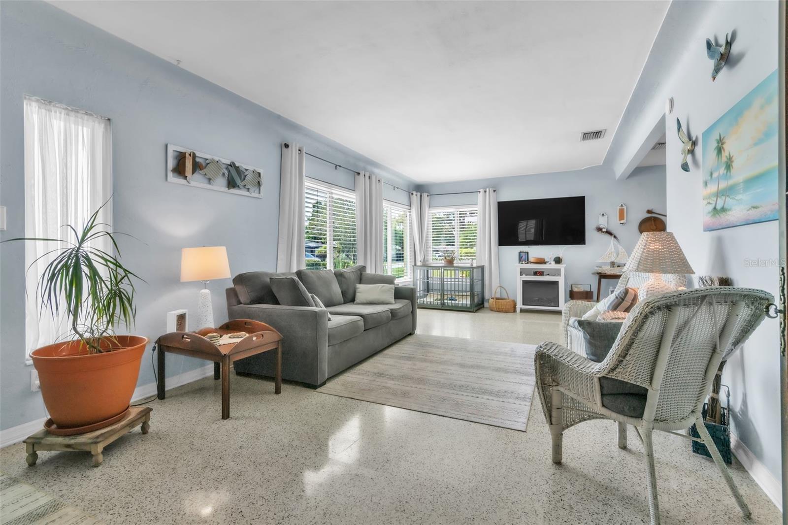 Image 2 of 35 For 4101 Yardley Avenue N